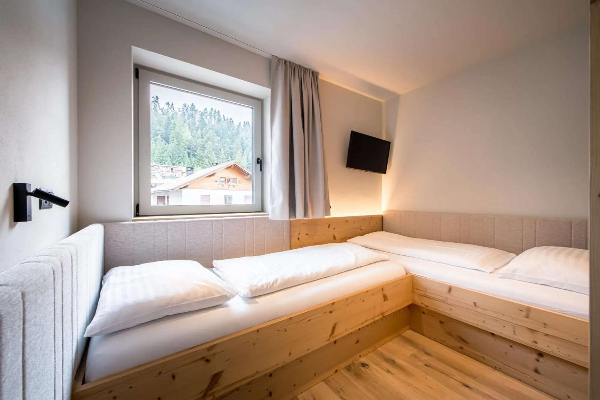 Bedroom, Bed in Hotel Sonnenheim