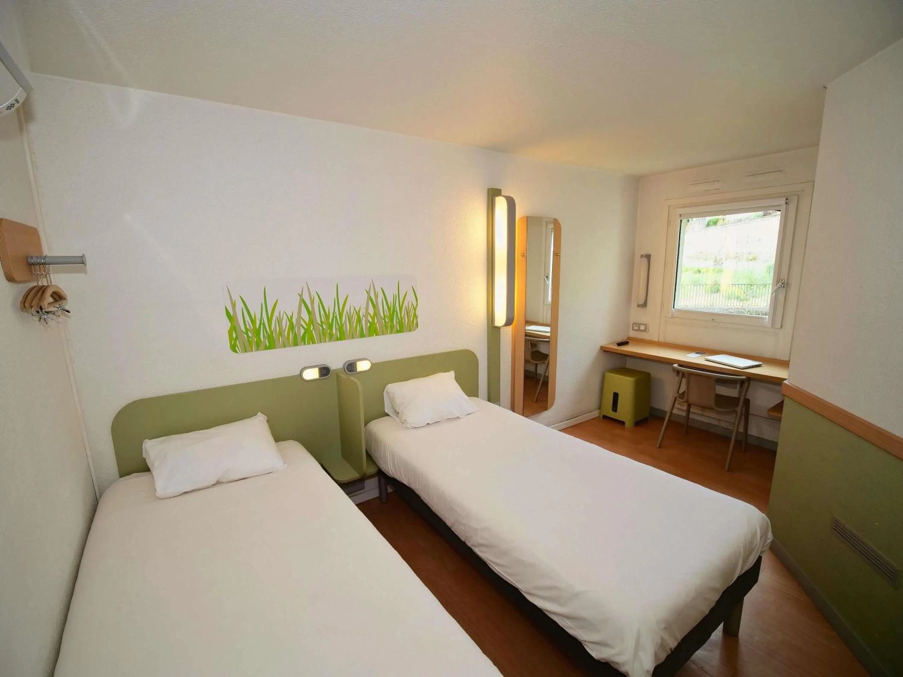 Property building, Bed in ibis budget Blois Centre