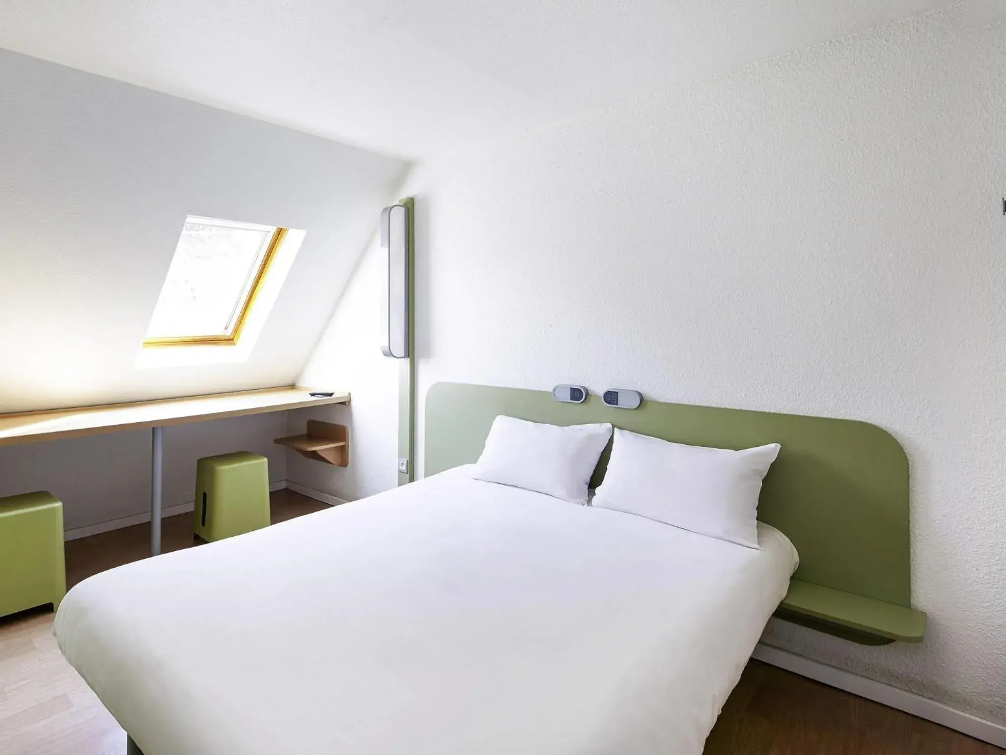 Bedroom, Bed in ibis budget Blois Centre Bedroom, Bed in ibis budget Blois Centre