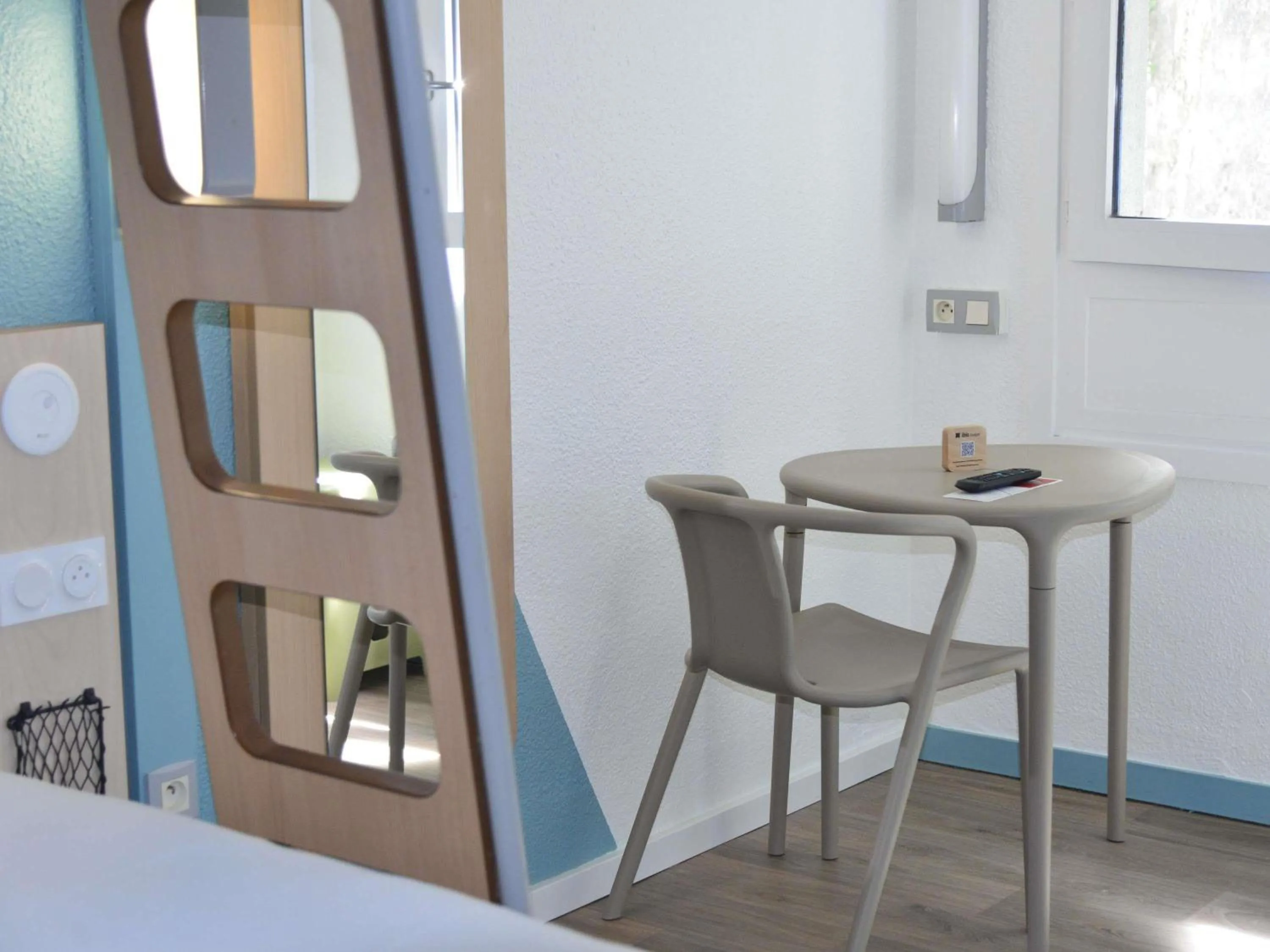 Bedroom, Bed in ibis budget Blois Centre