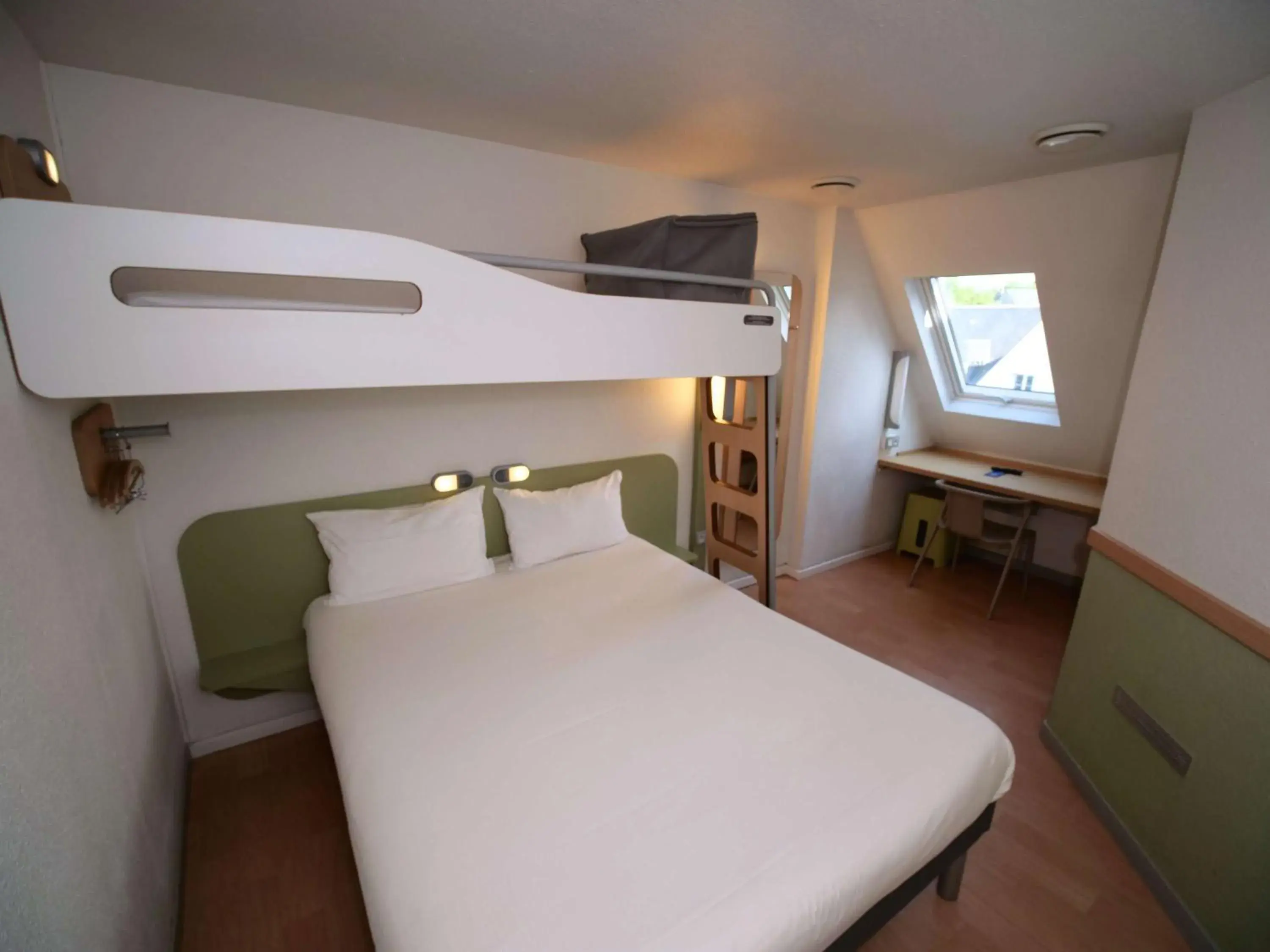 Property building, Bed in ibis budget Blois Centre Property building, Bed in ibis budget Blois Centre
