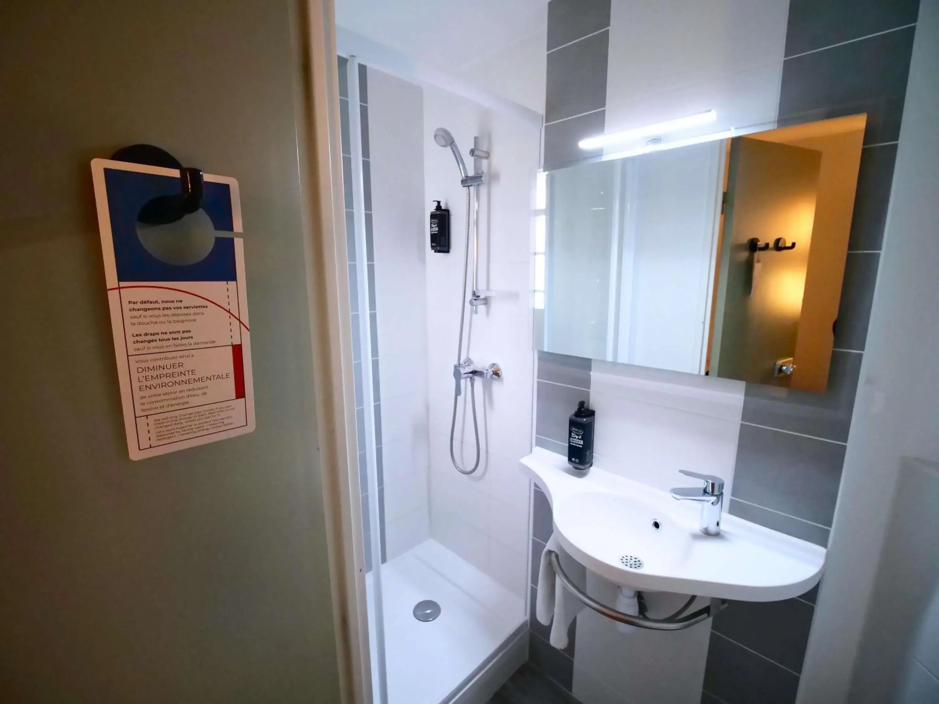 Bedroom in ibis budget Blois Centre Bedroom in ibis budget Blois Centre