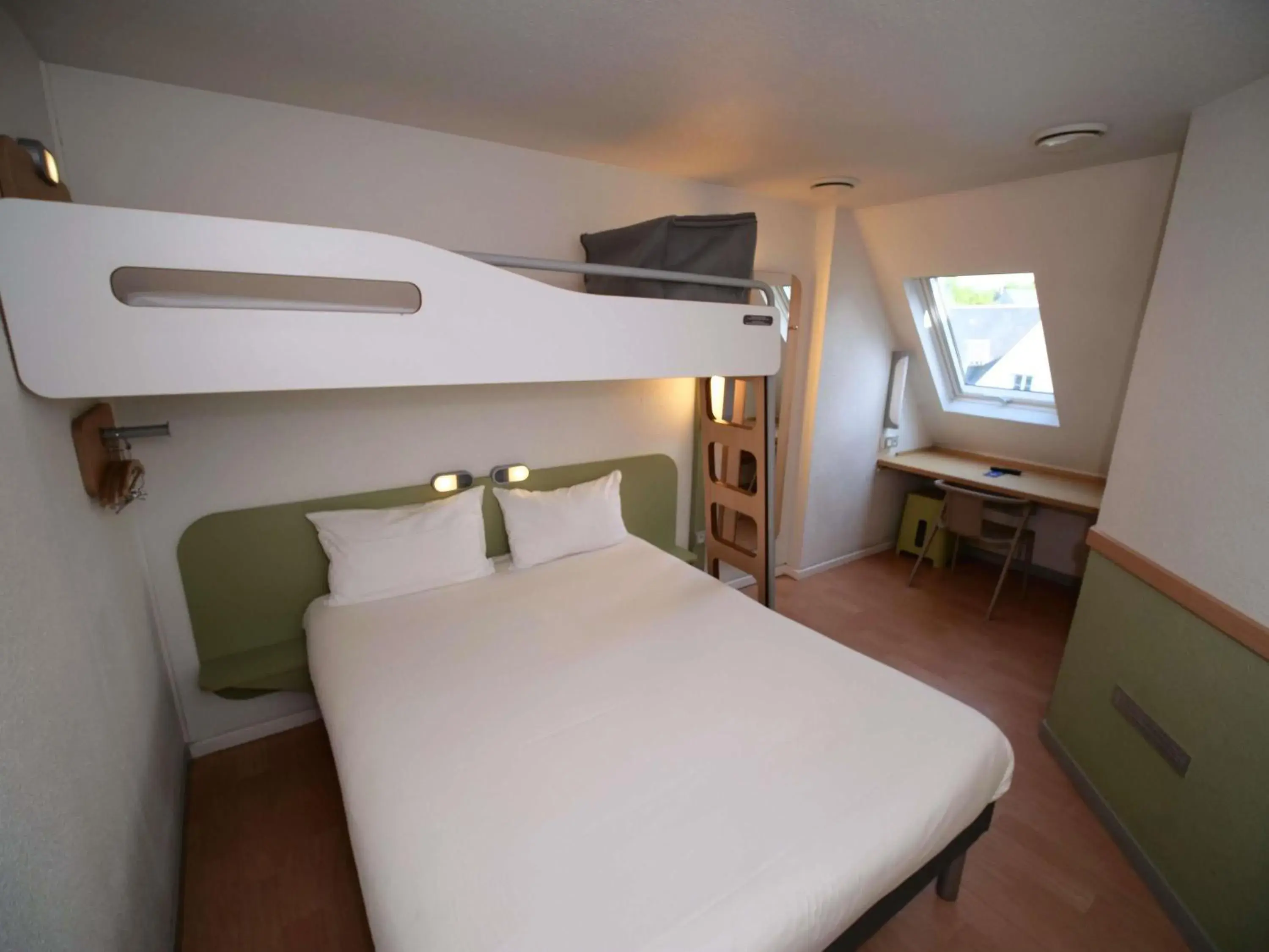 Property building, Bed in ibis budget Blois Centre Property building, Bed in ibis budget Blois Centre