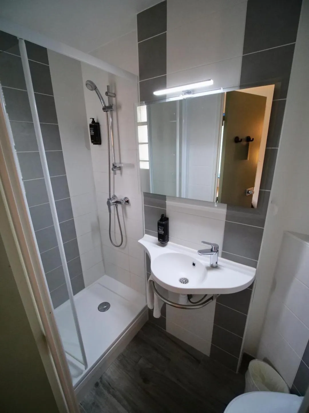 Bathroom in ibis budget Blois Centre