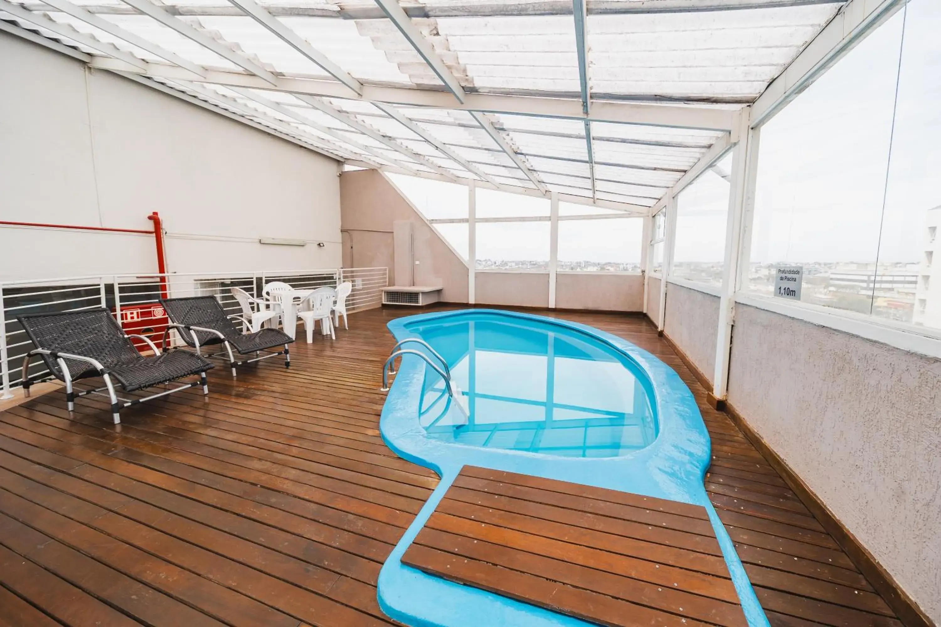 Swimming pool in Hotel Golden Park Curitiba By Nacional Inn Swimming pool in Hotel Golden Park Curitiba By Nacional Inn