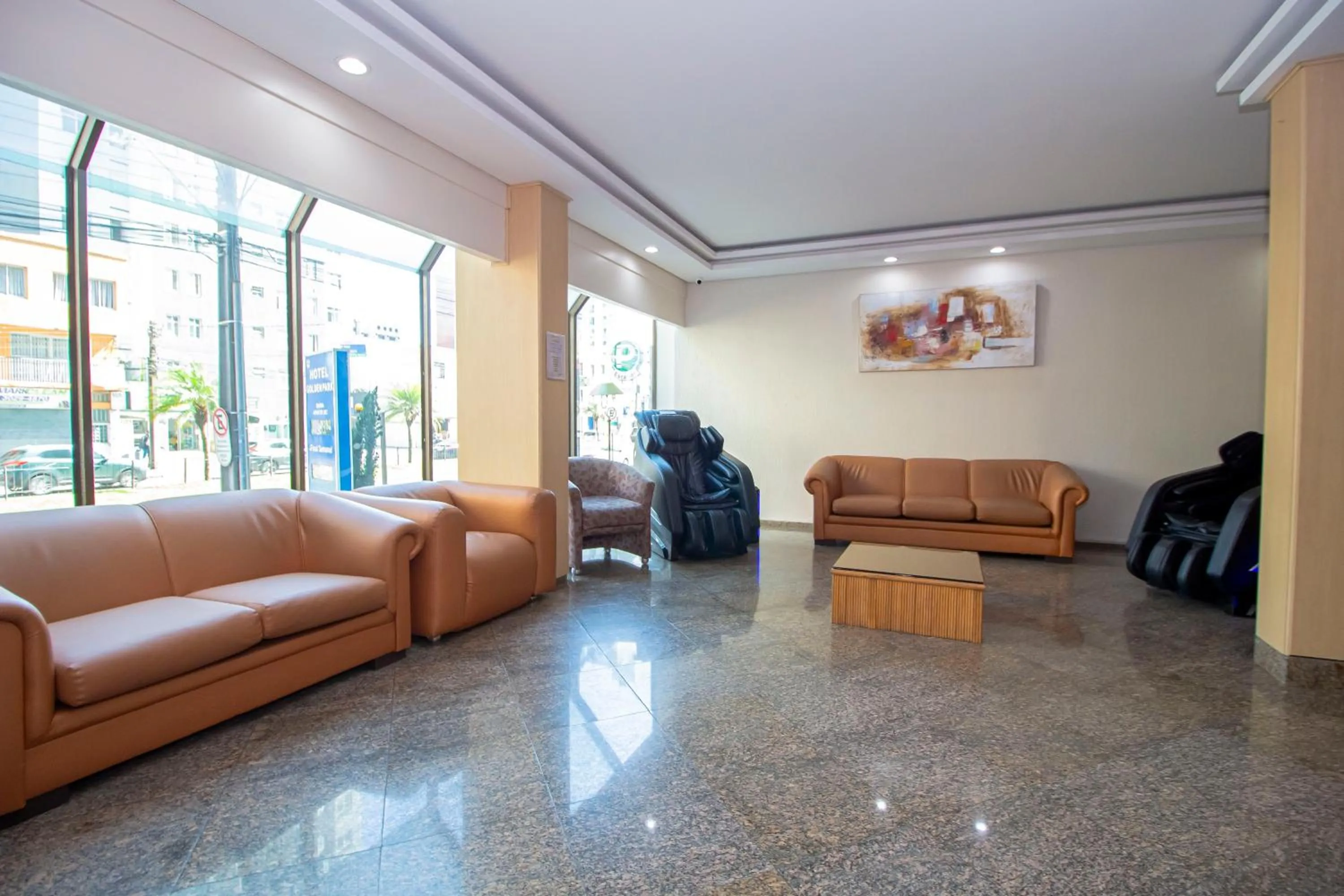 Lobby or reception in Hotel Golden Park Curitiba By Nacional Inn