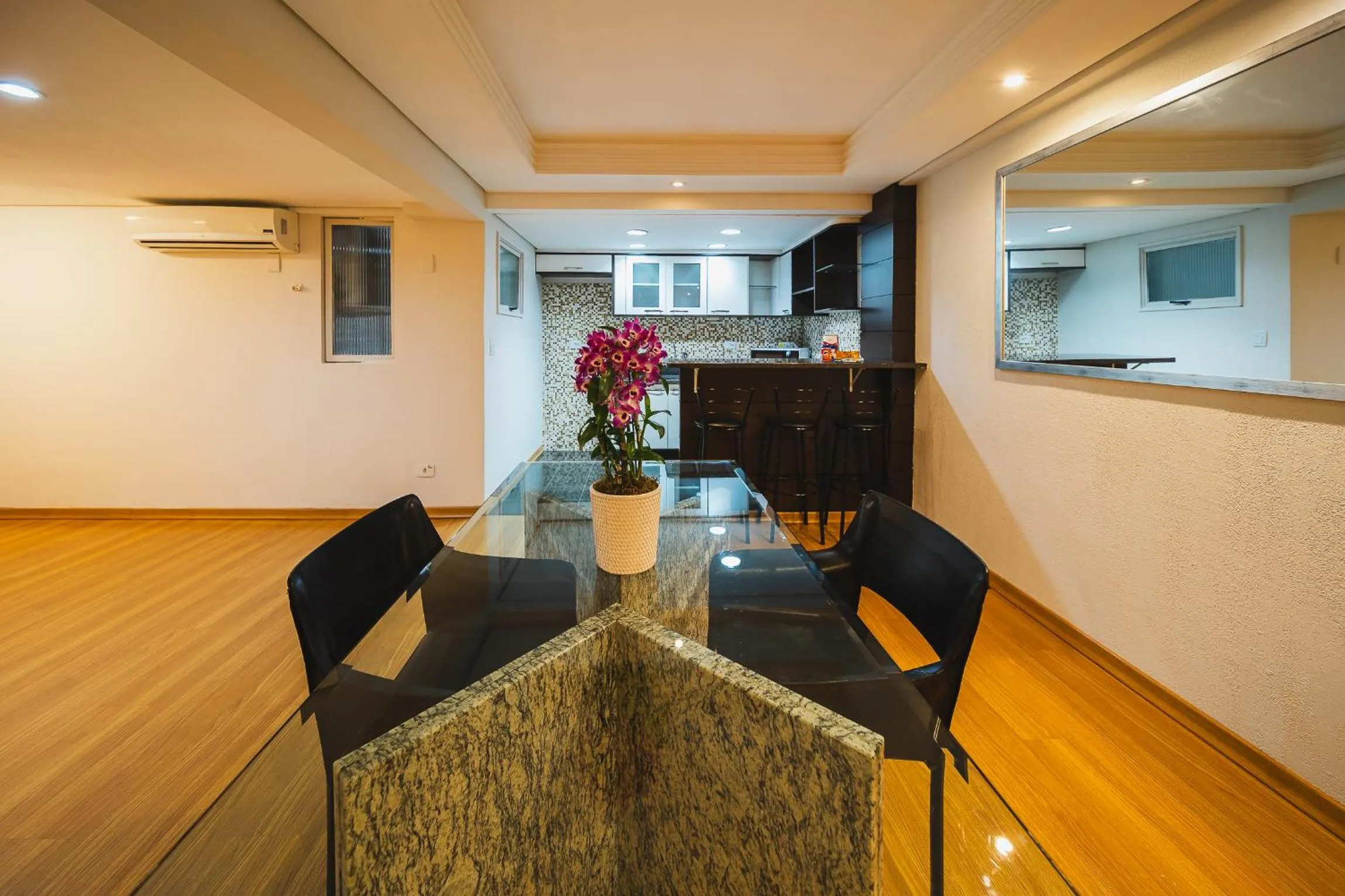 Kitchen or kitchenette in Hotel Golden Park Curitiba By Nacional Inn