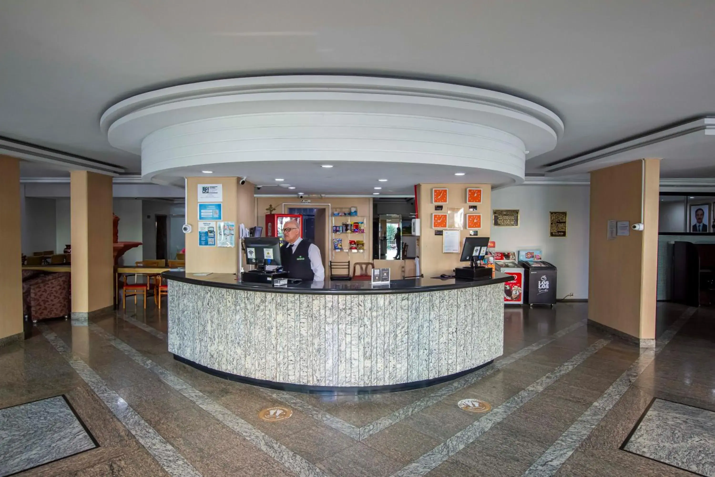 Lobby or reception in Hotel Golden Park Curitiba By Nacional Inn Lobby or reception in Hotel Golden Park Curitiba By Nacional Inn