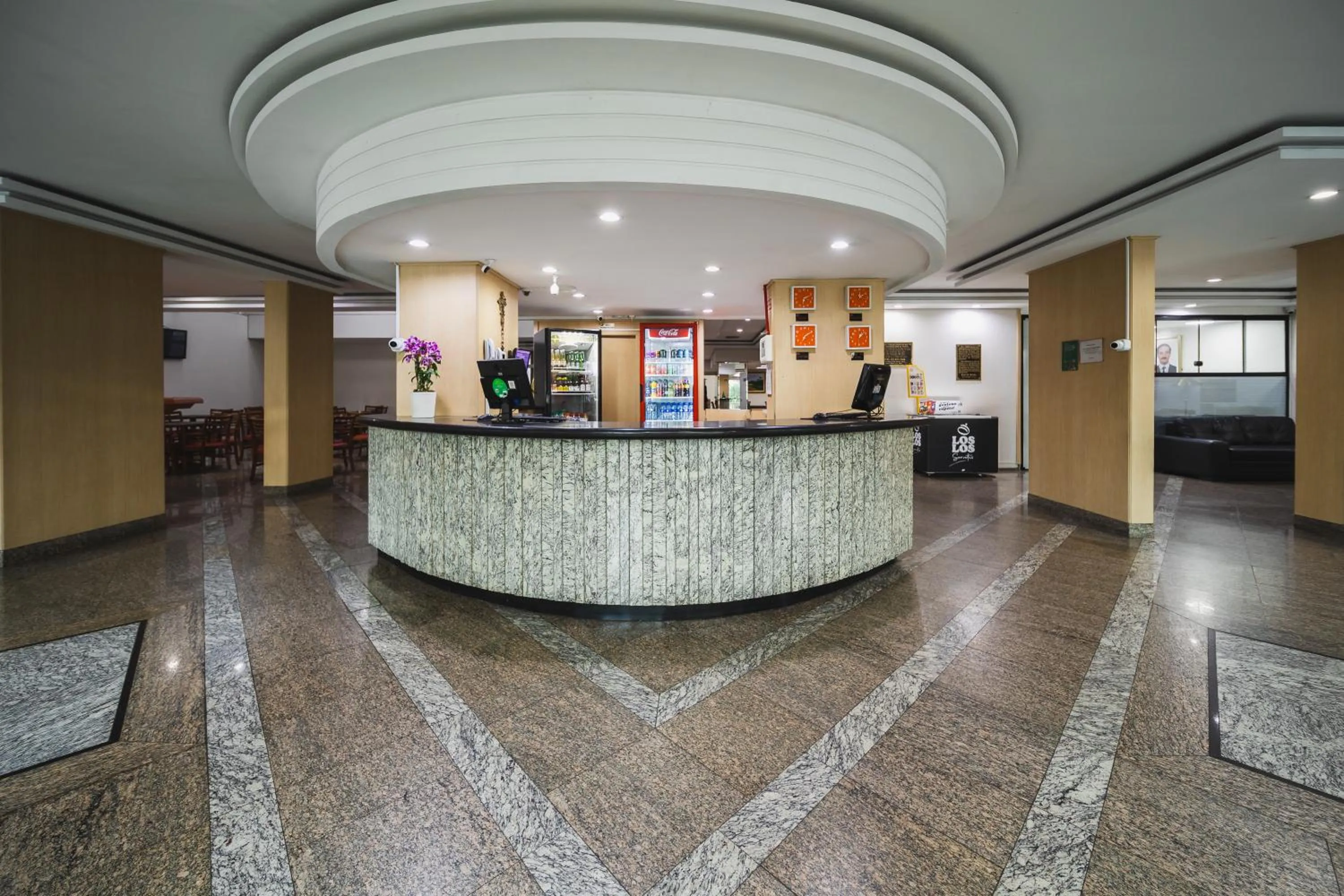 Lobby or reception in Hotel Golden Park Curitiba By Nacional Inn