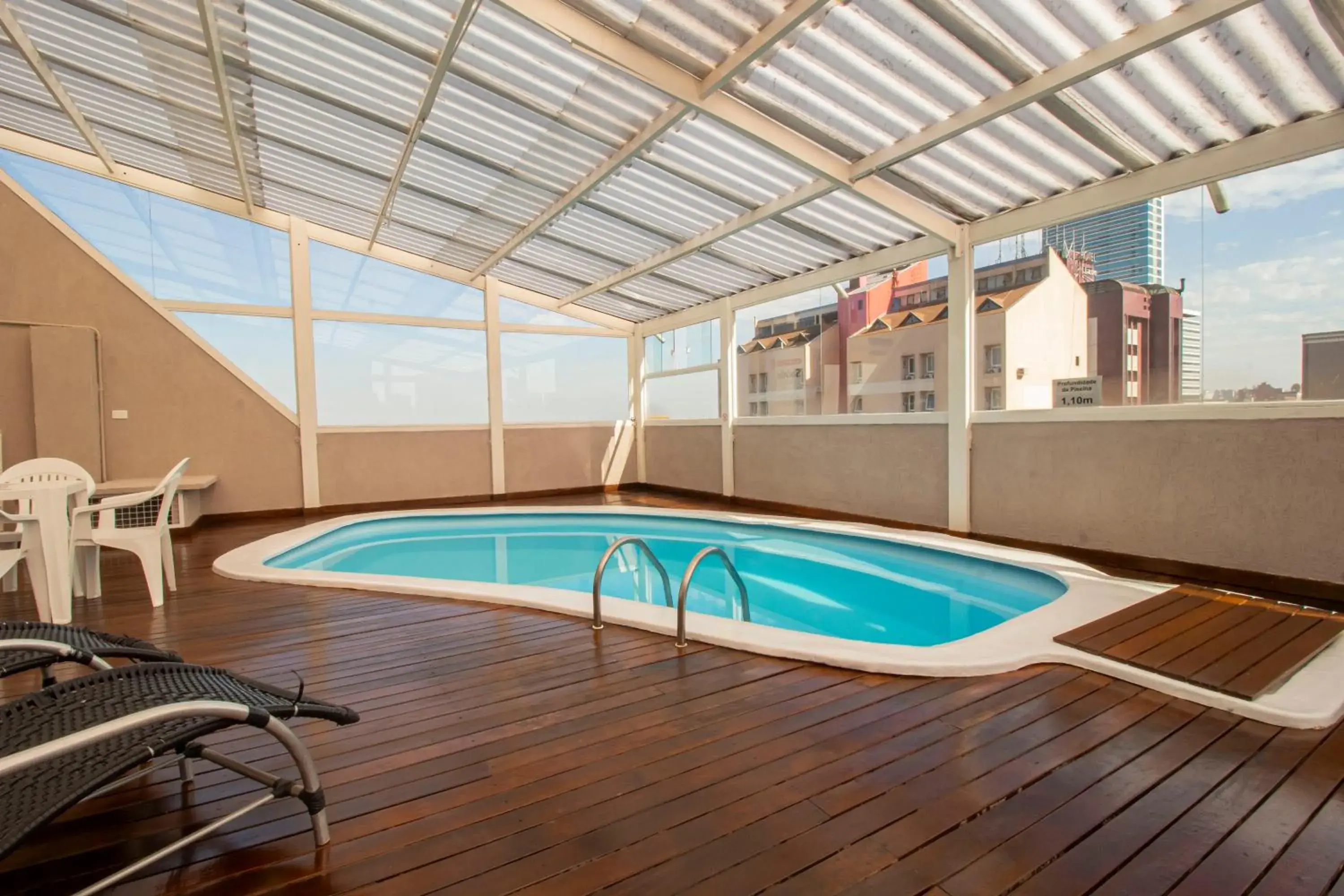 Pool view in Hotel Golden Park Curitiba By Nacional Inn Pool view in Hotel Golden Park Curitiba By Nacional Inn