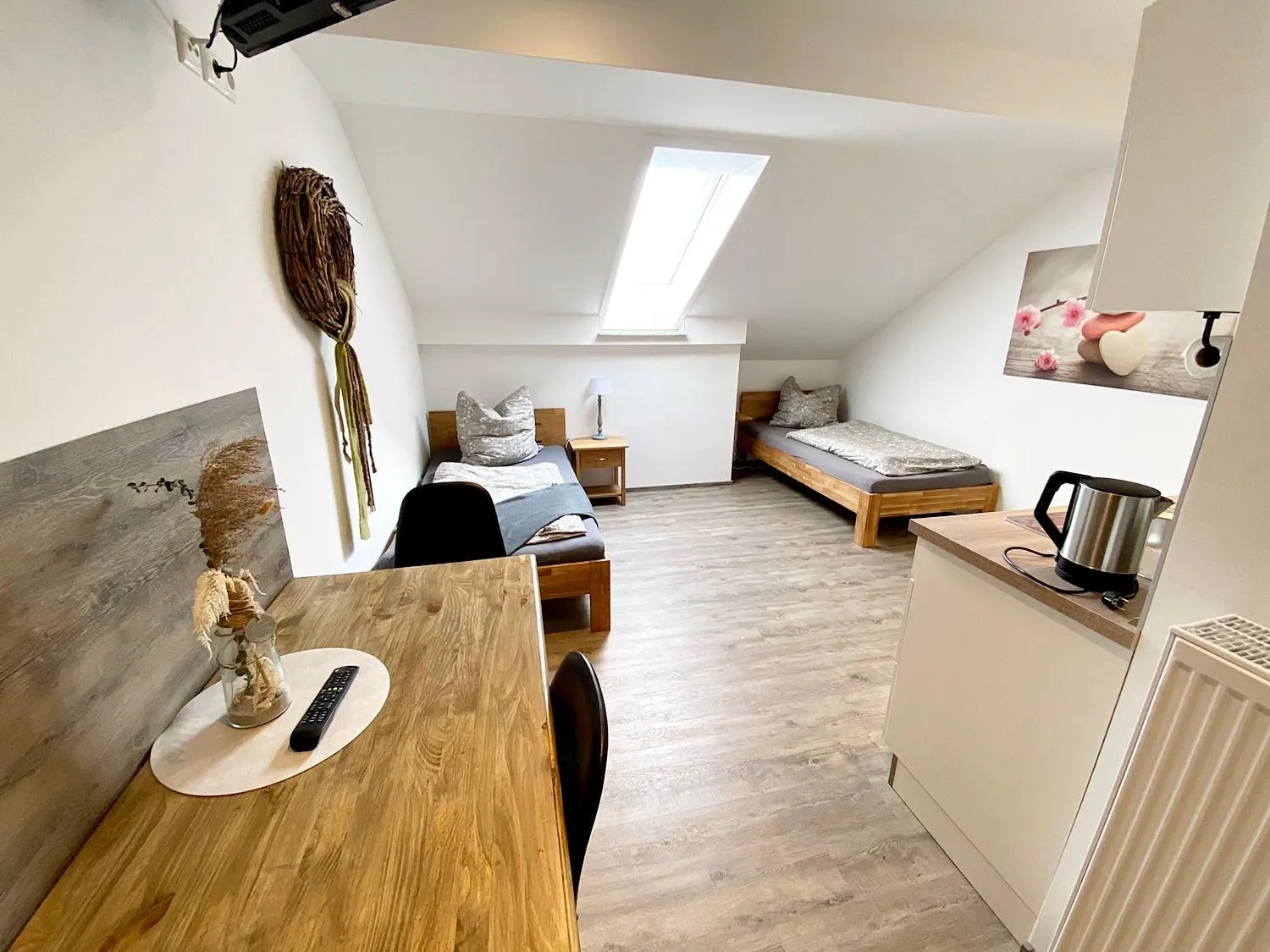 Bed in Seehaus Mamming - Hotel - Schlaffässer - Biergarten - Camping