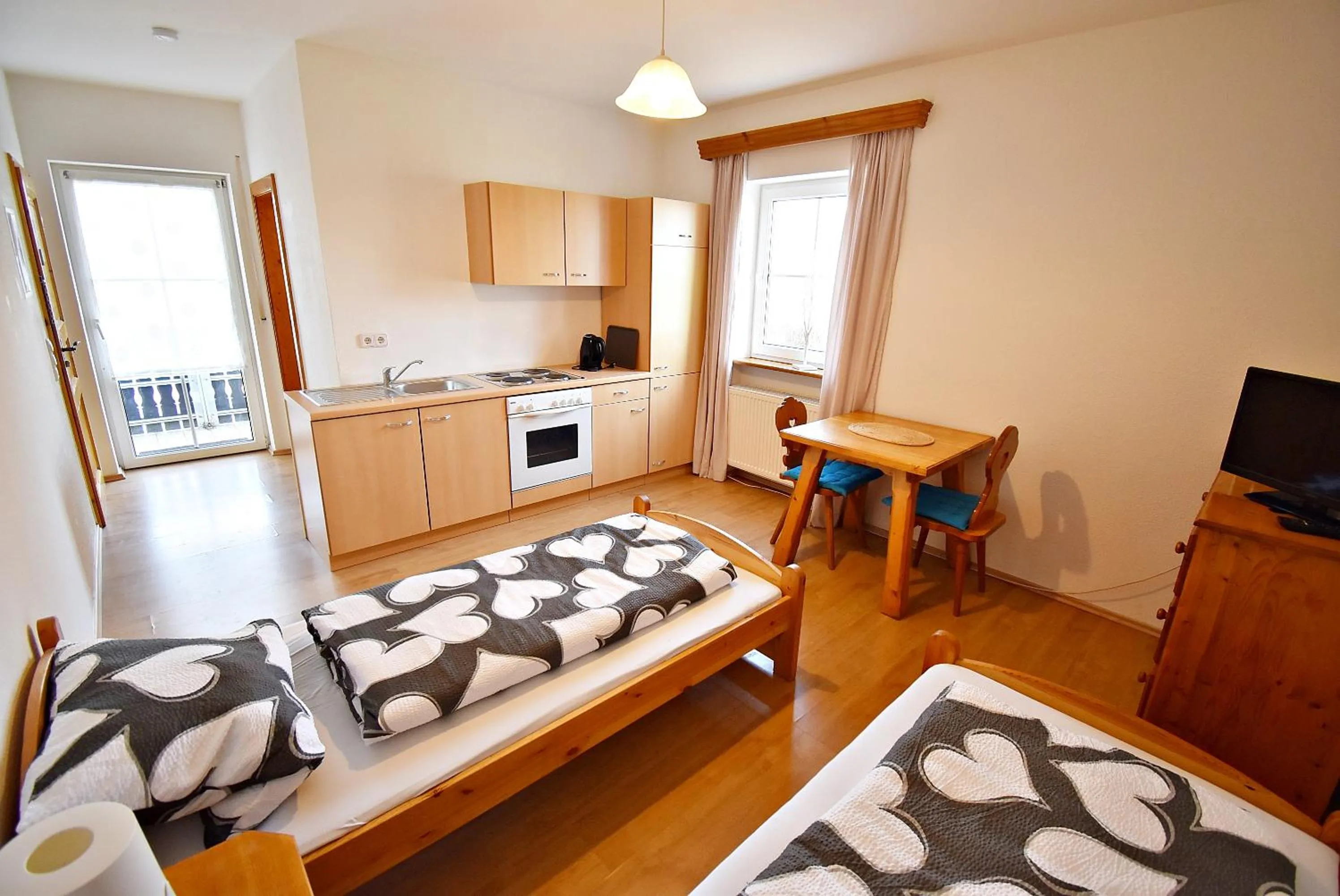 Bed in Seehaus Mamming - Hotel - Schlaffässer - Biergarten - Camping