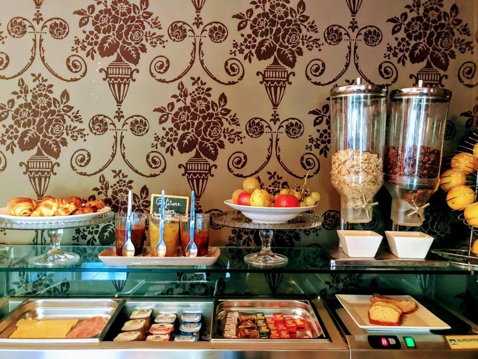 Food and drinks in Patio De Violette