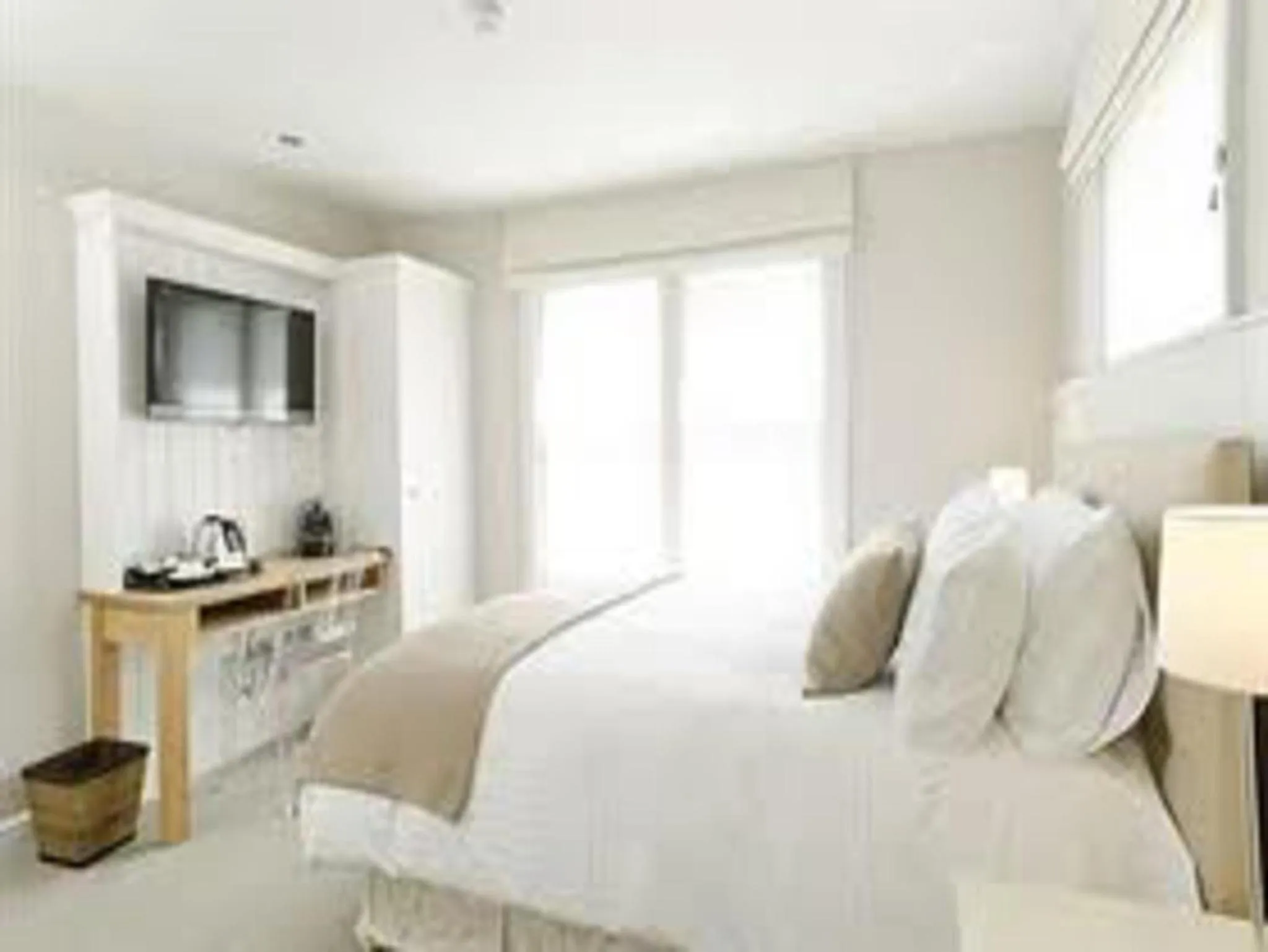 Bedroom, Bed in Fox and Grapes