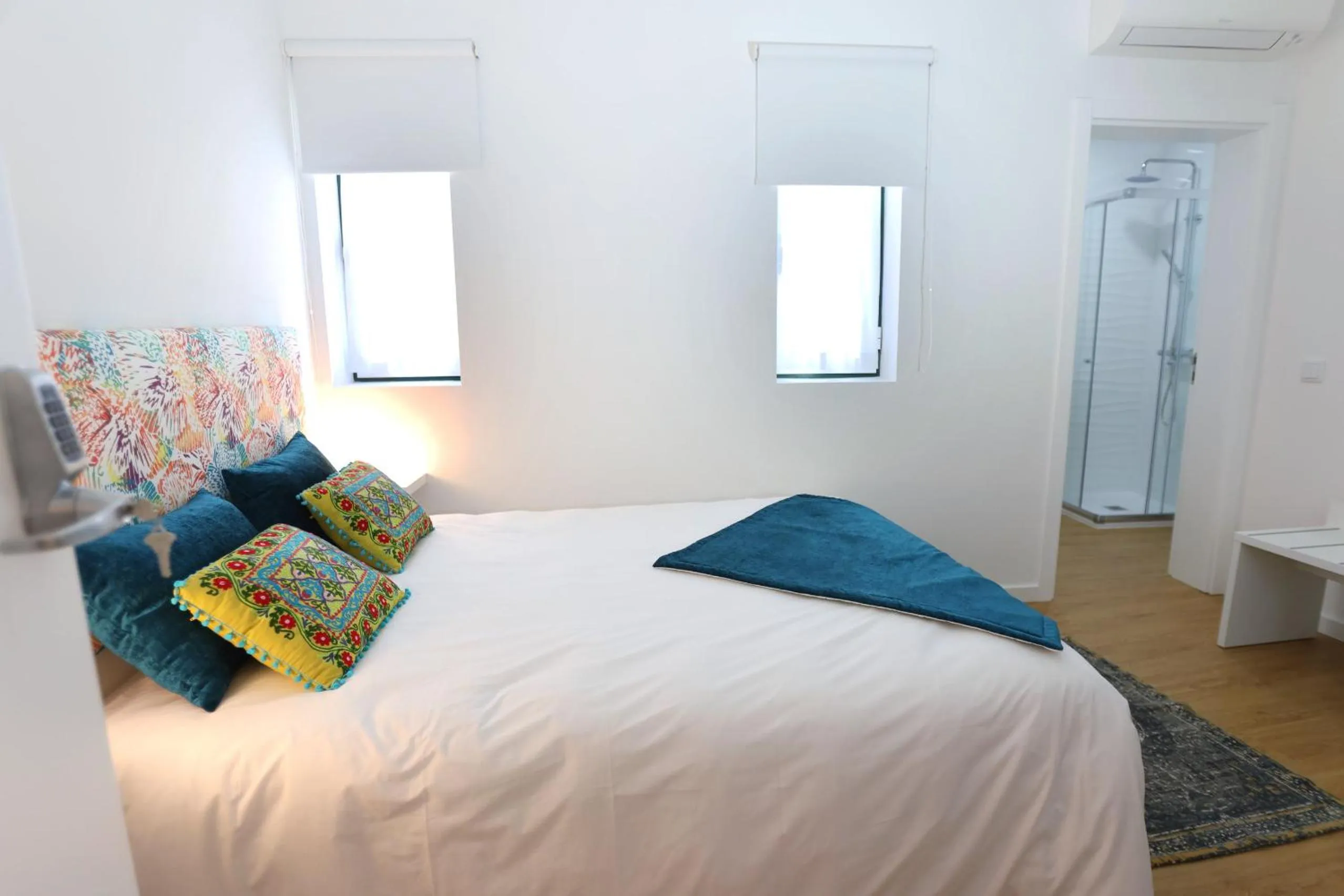 Bed in Glass Boutique - Rooms & Suites