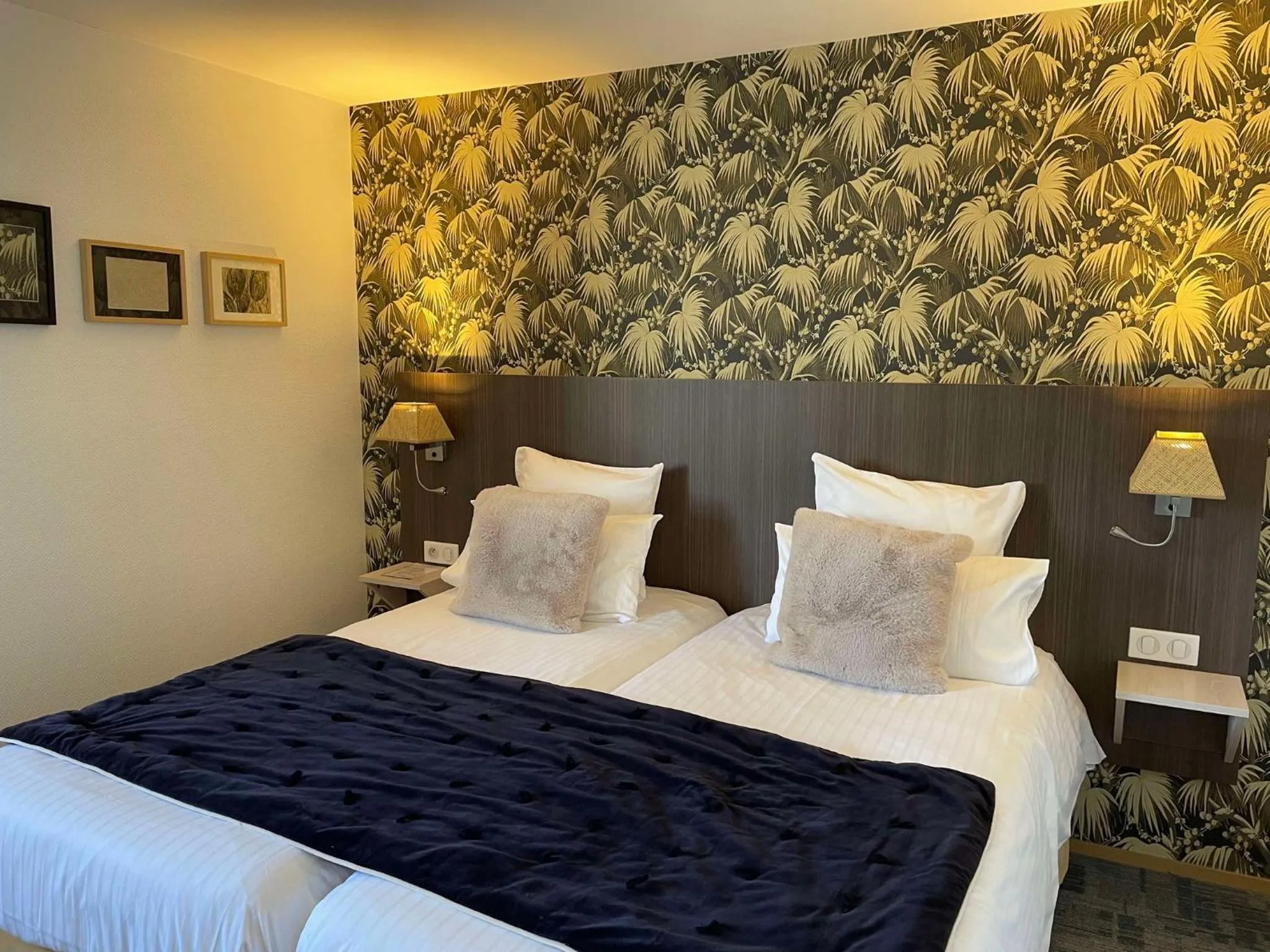 Bed in Cit'Hotel Hôtel de France et d'Europe