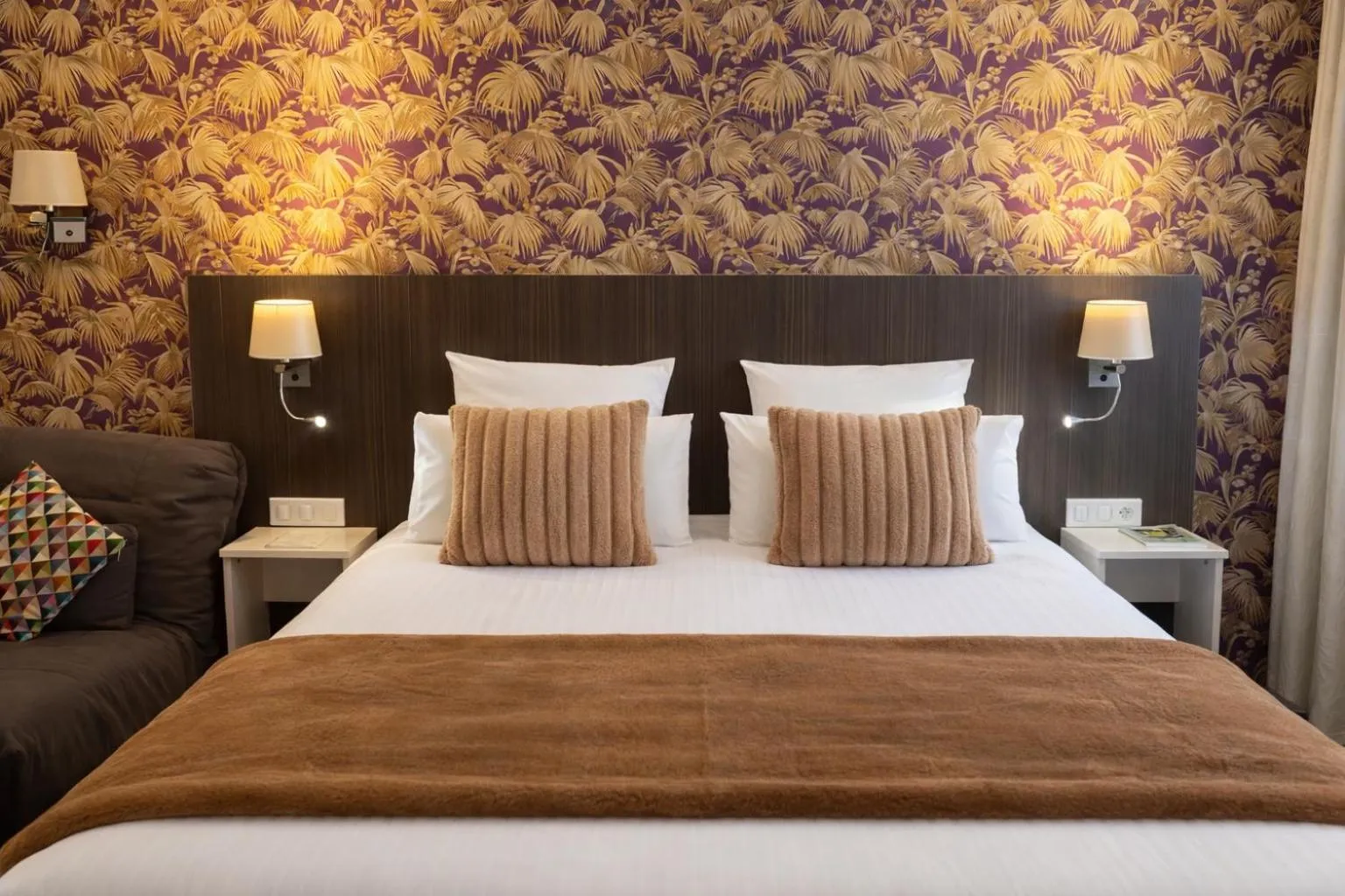 Bed in Cit'Hotel Hôtel de France et d'Europe