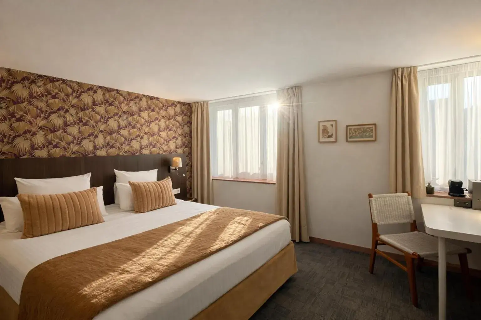 Double Room with Extra Bed in Cit'Hotel Hôtel de France et d'Europe Double Room with Extra Bed in Cit'Hotel Hôtel de France et d'Europe