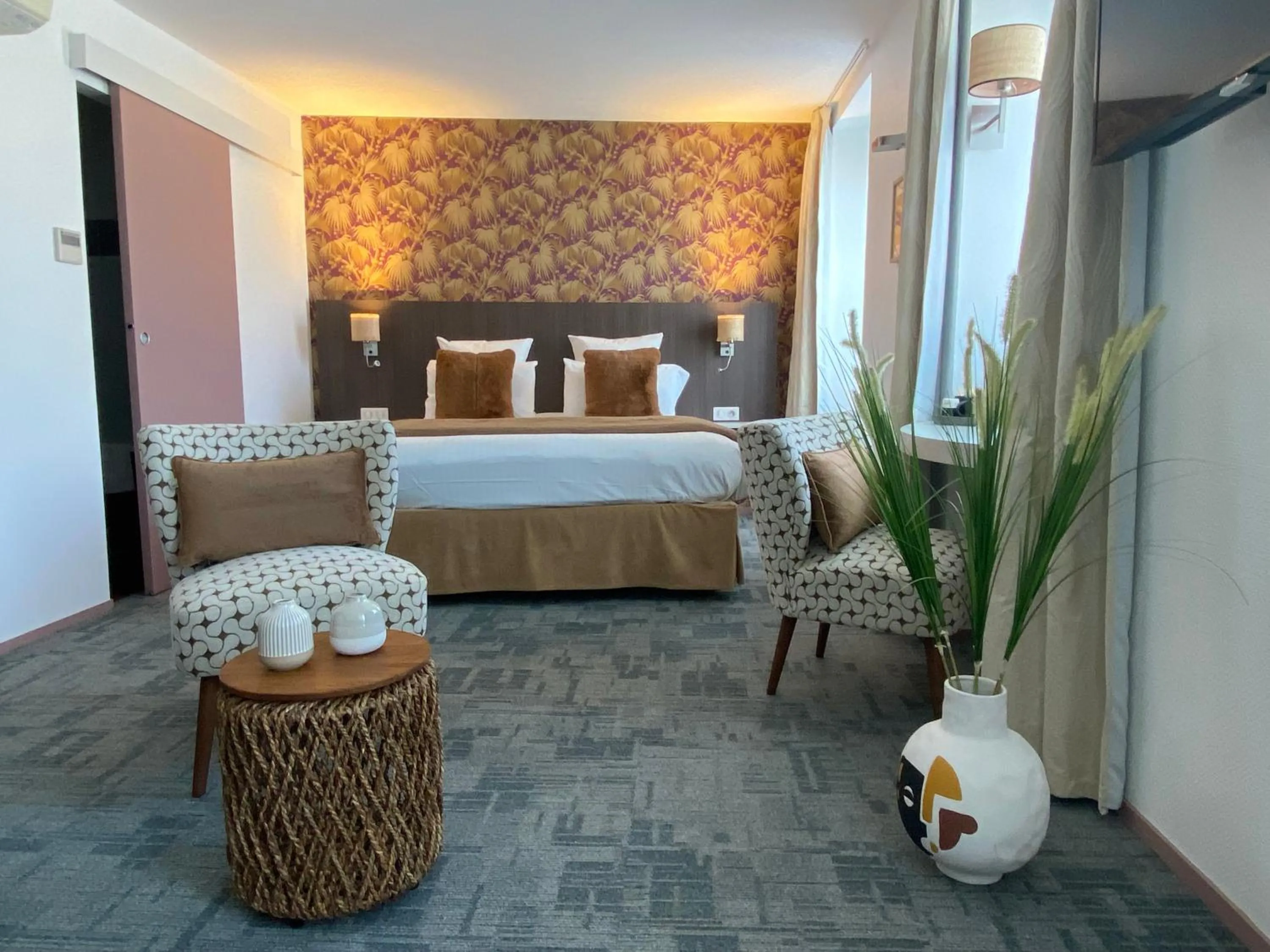 Bed in Cit'Hotel Hôtel de France et d'Europe