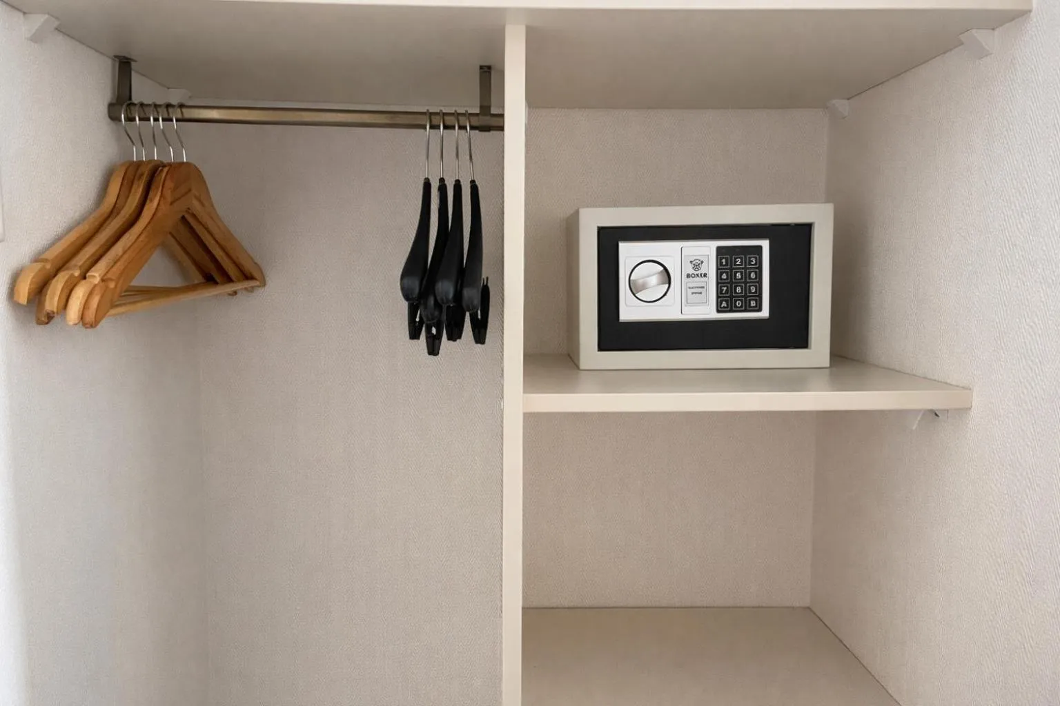 safe in Cit'Hotel Hôtel de France et d'Europe