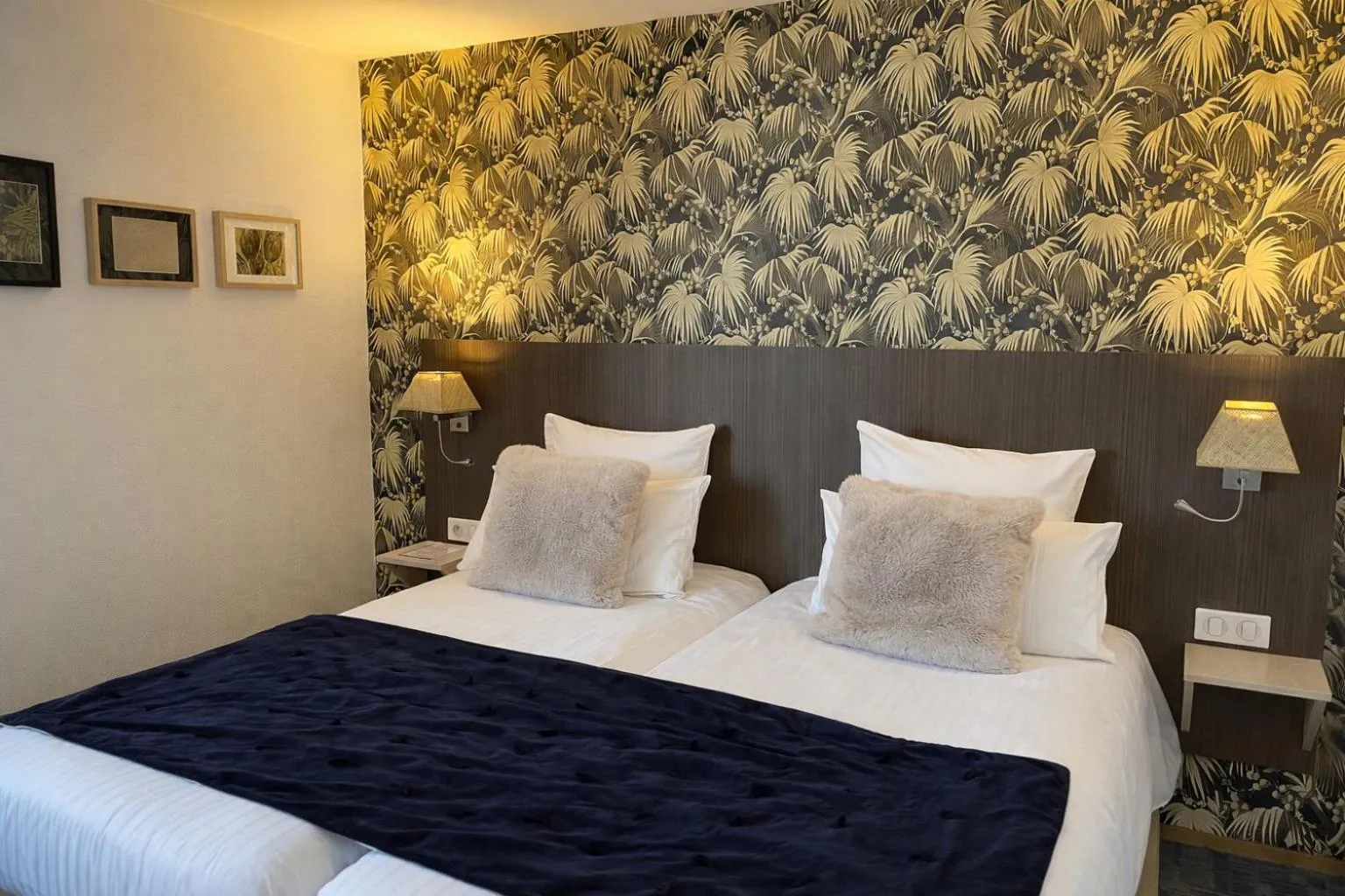 Bed in Cit'Hotel Hôtel de France et d'Europe