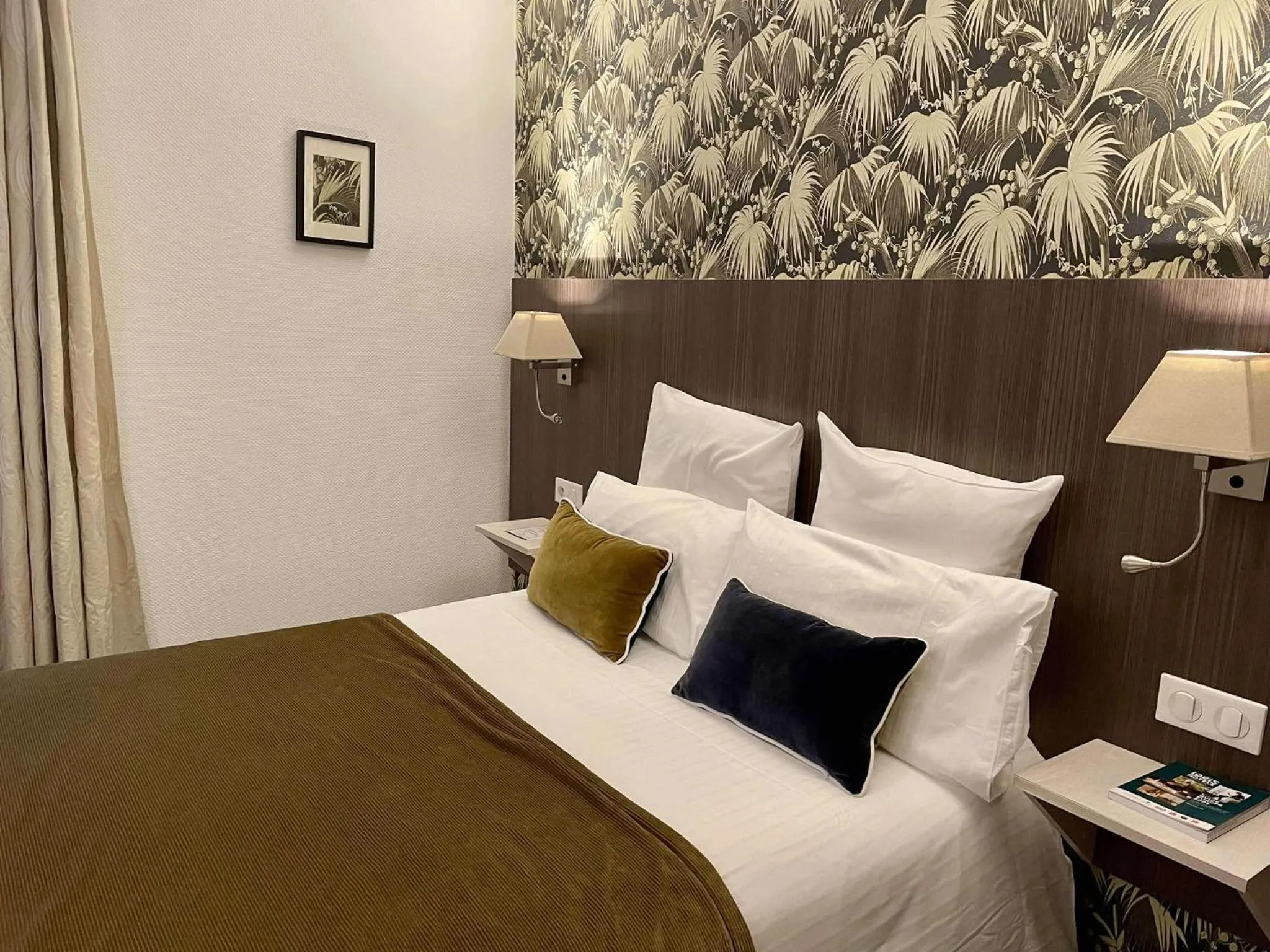 Bed in Cit'Hotel Hôtel de France et d'Europe