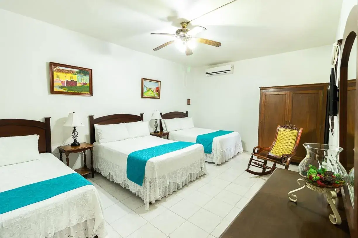 Triple Room in Hotel Casa Blanca by Rotamundos Triple Room in Hotel Casa Blanca by Rotamundos