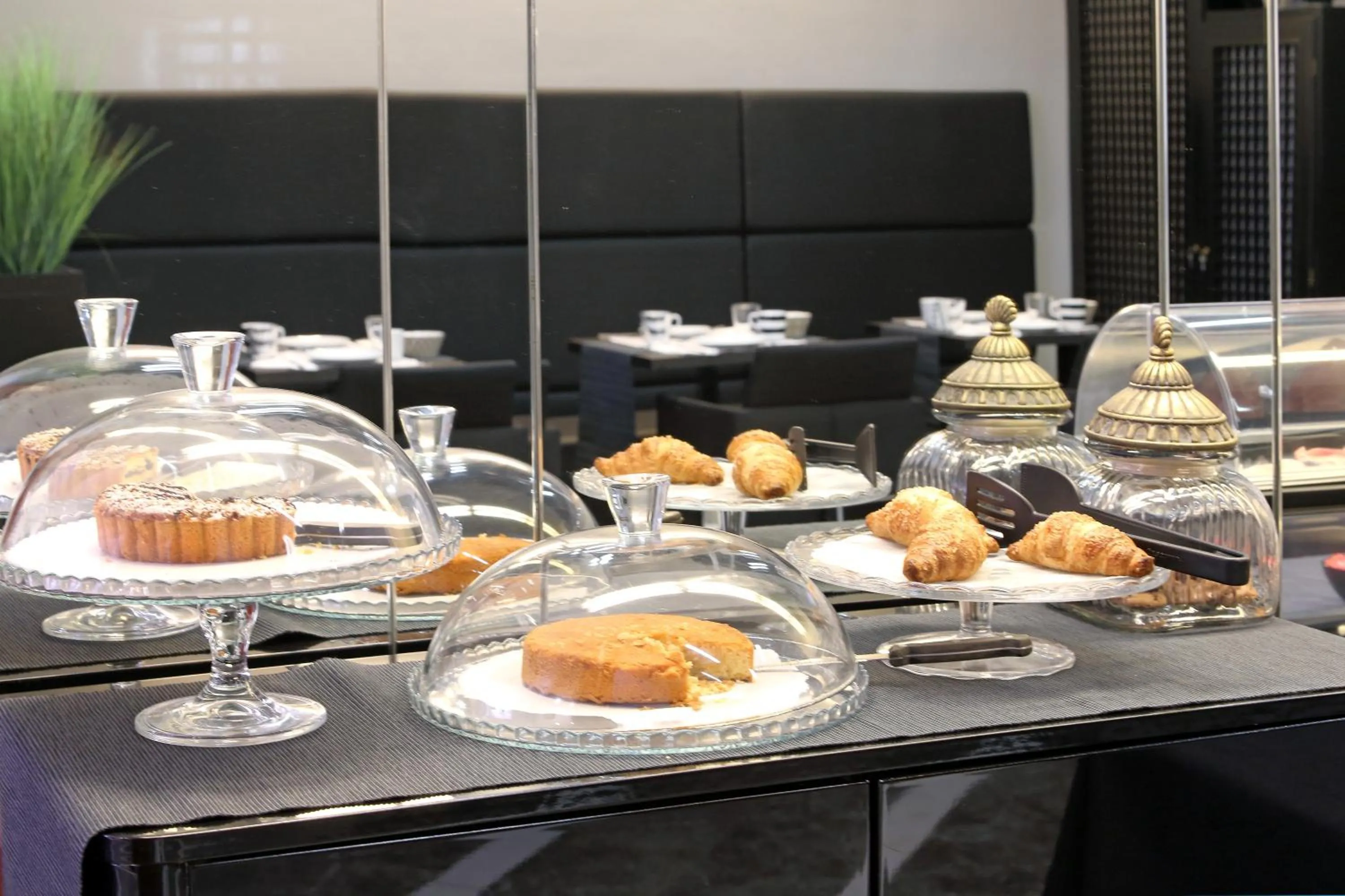 Buffet breakfast in Hotel Residenza Alighieri
