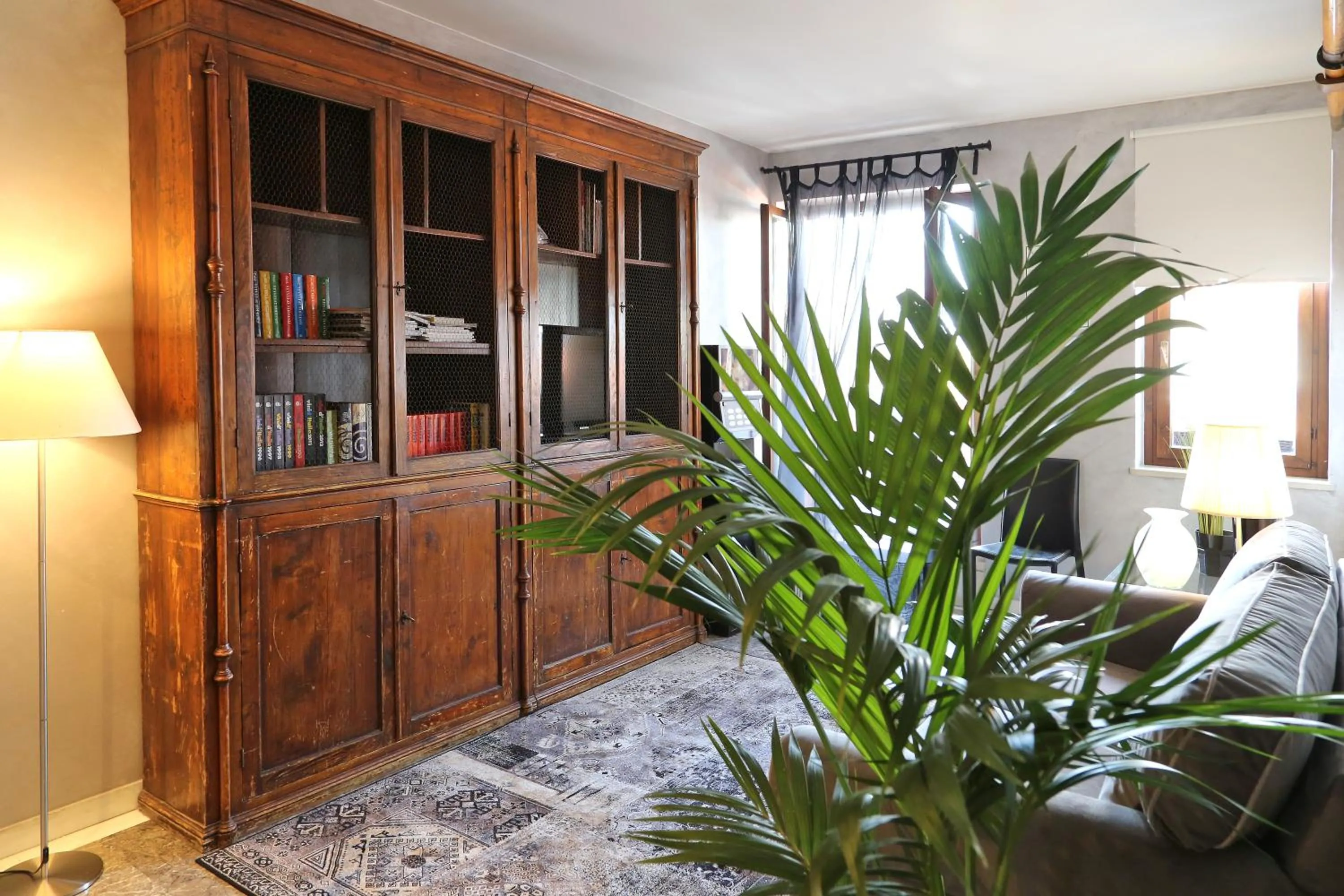 Communal lounge/ TV room in Hotel Residenza Alighieri