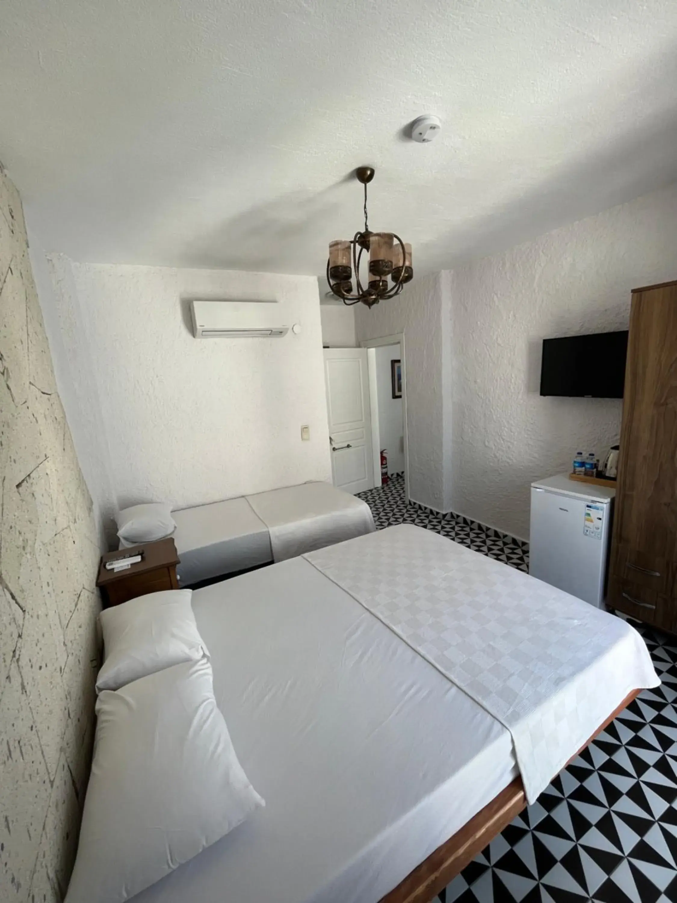 Budget Double or Twin Room in Villa Veria Budget Double or Twin Room in Villa Veria