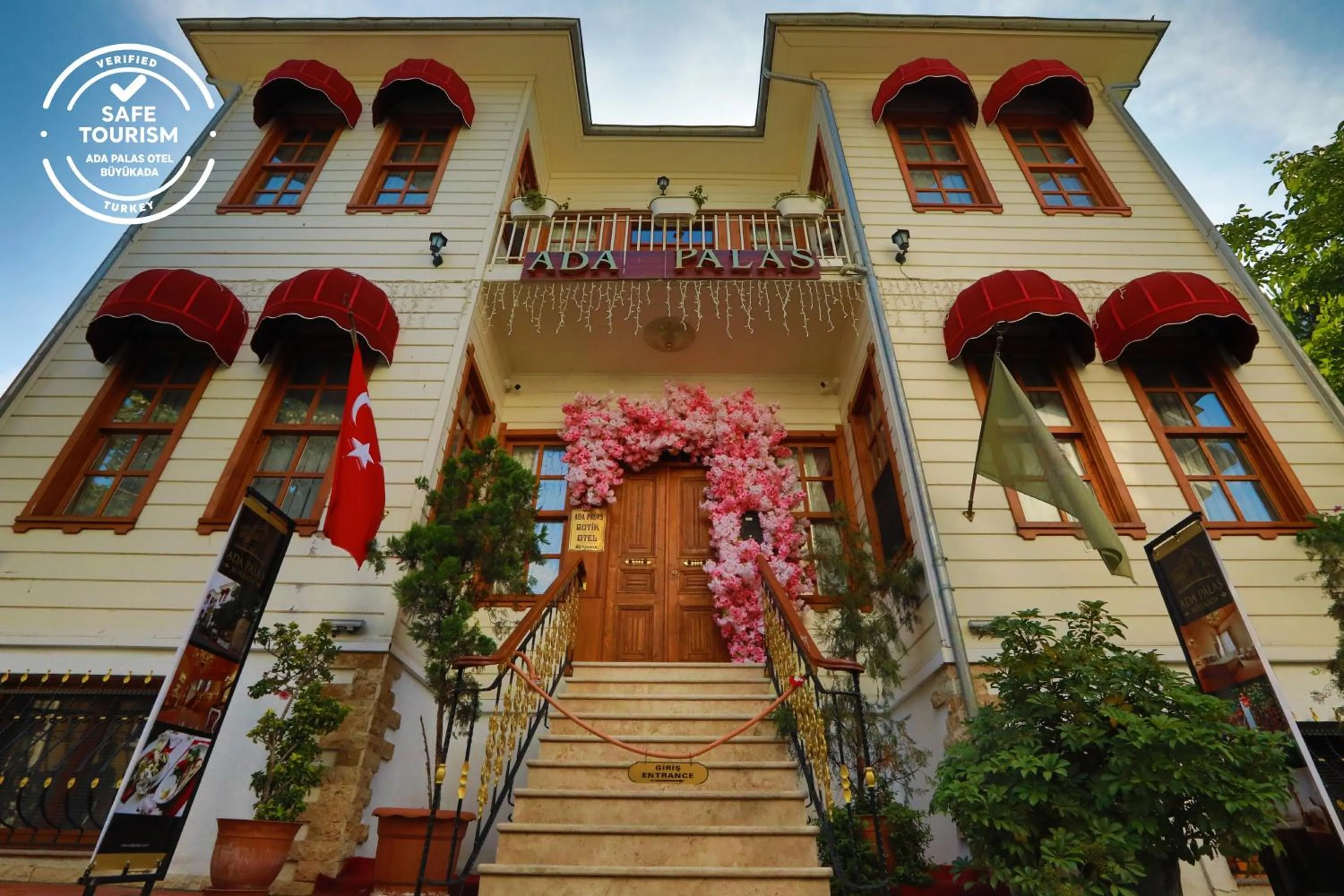 Property building in Ada Palas Buyukada