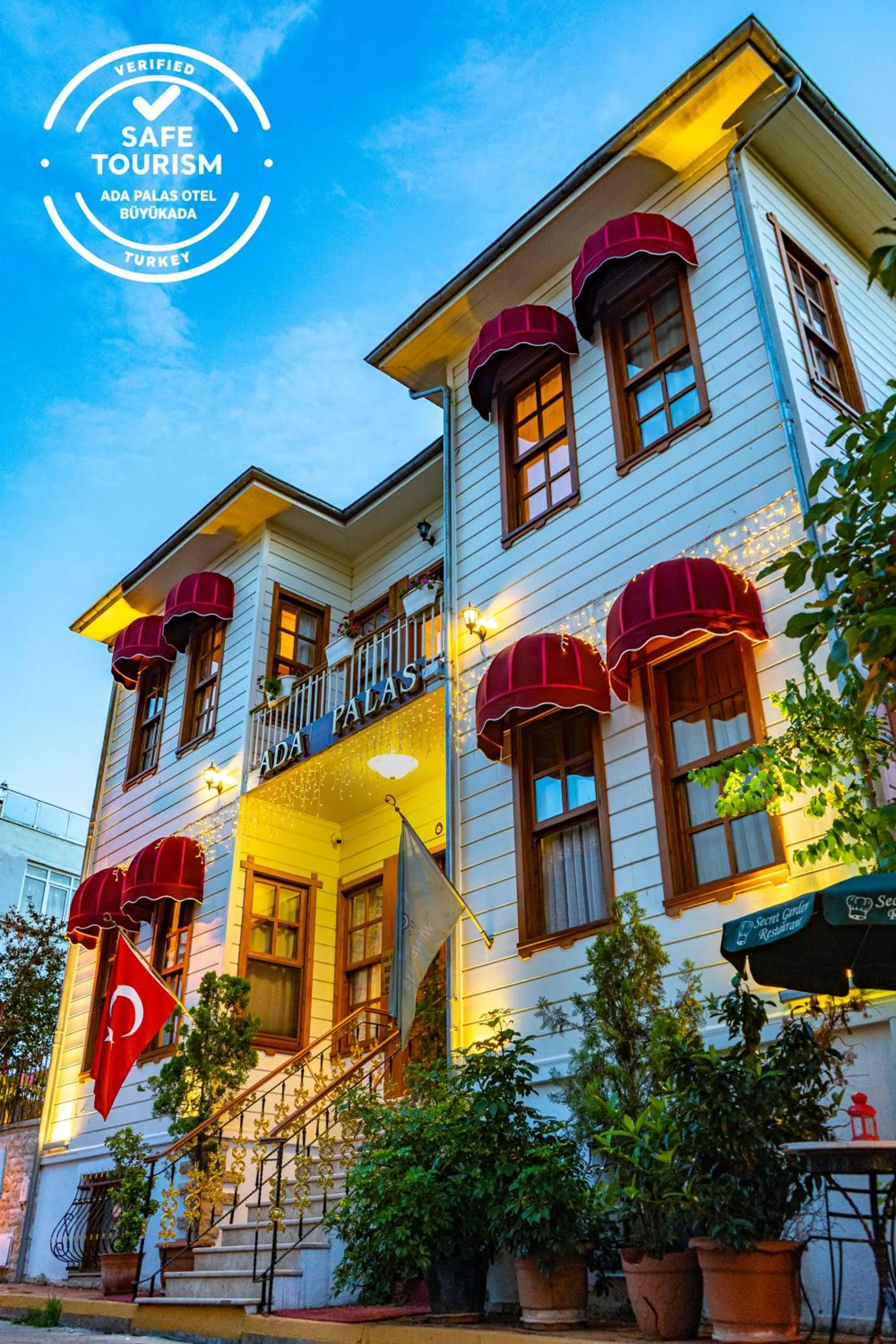 Property building in Ada Palas Buyukada