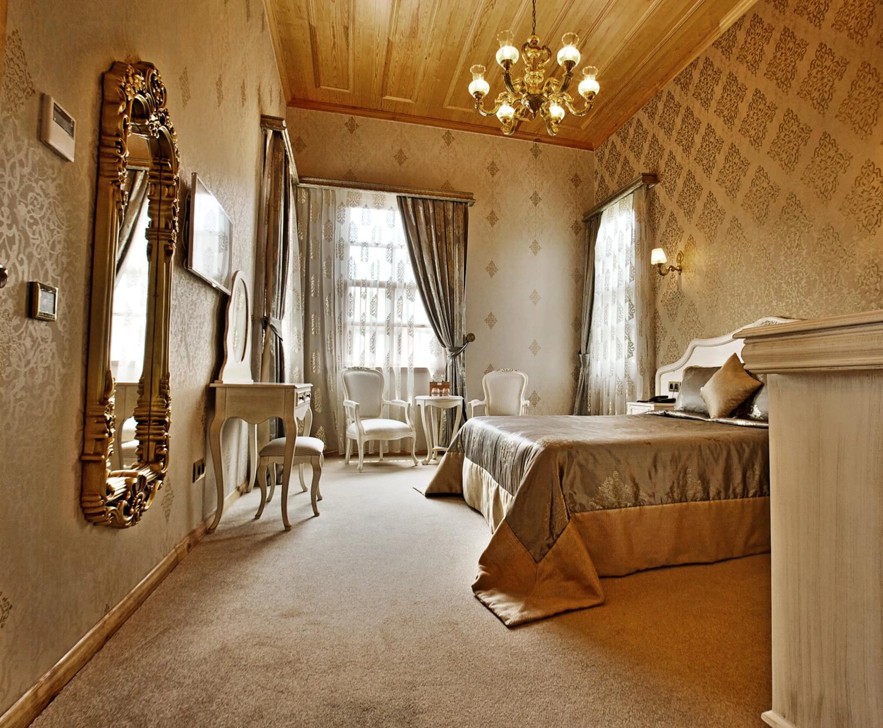 Photo of the whole room, Bed in Ada Palas Buyukada