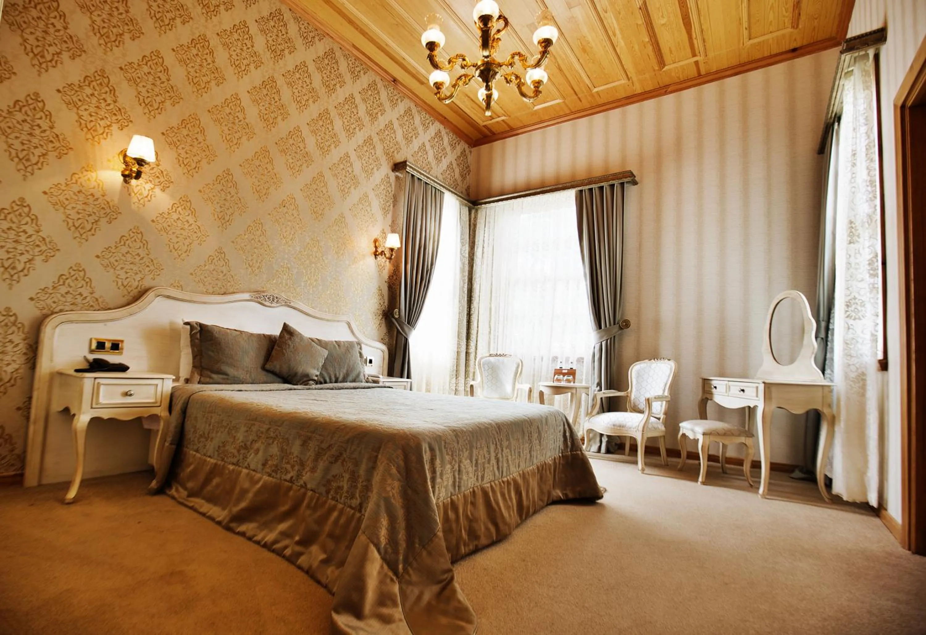 Photo of the whole room, Bed in Ada Palas Buyukada