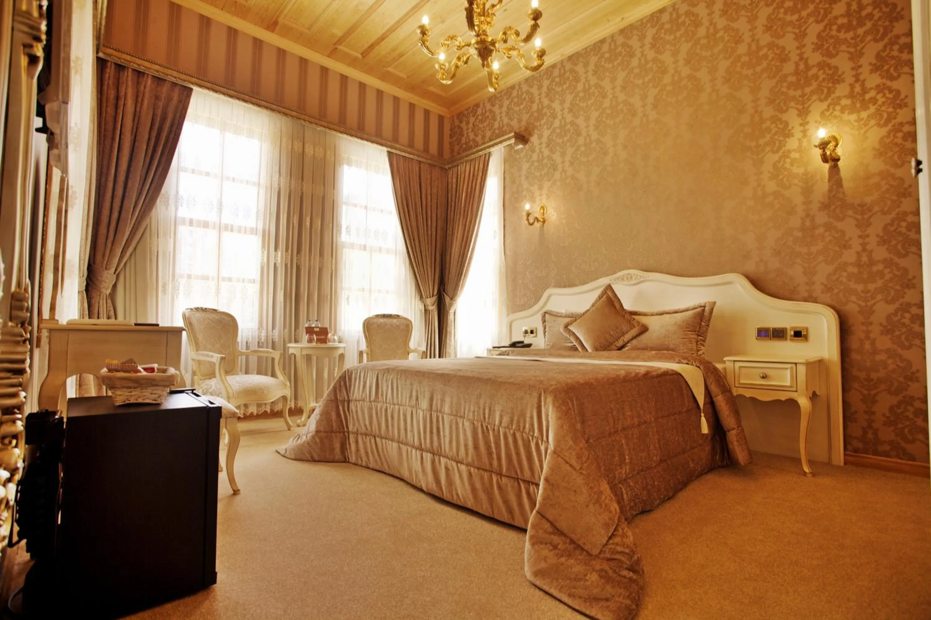 Photo of the whole room, Bed in Ada Palas Buyukada