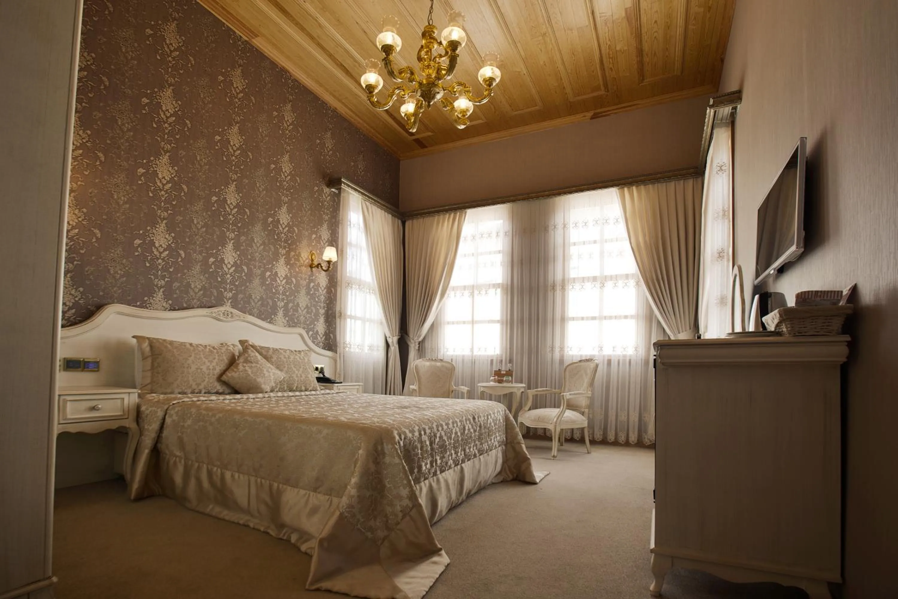 Photo of the whole room, Bed in Ada Palas Buyukada