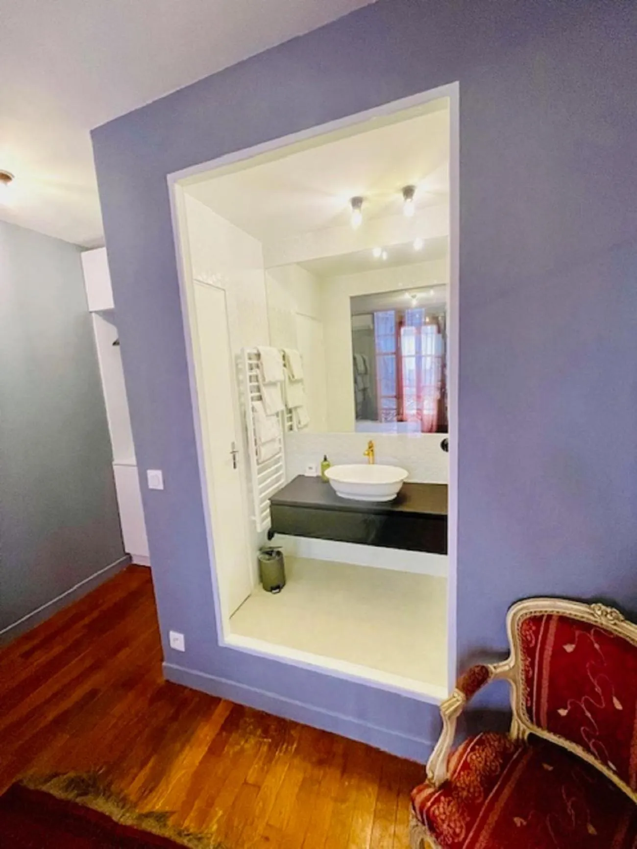 Bathroom, Bed in Le Pavillon Hotel