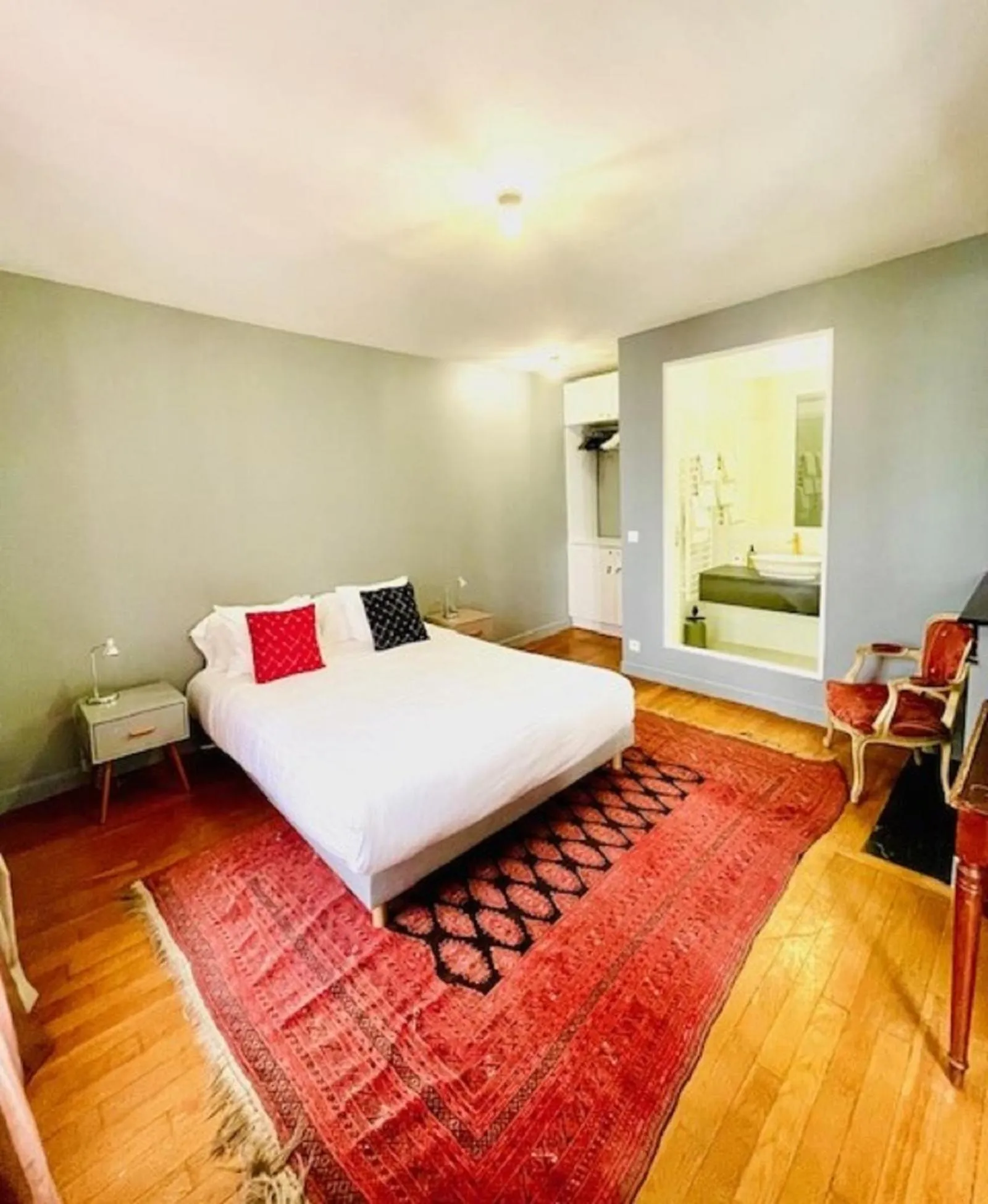 Bed in Le Pavillon Hotel