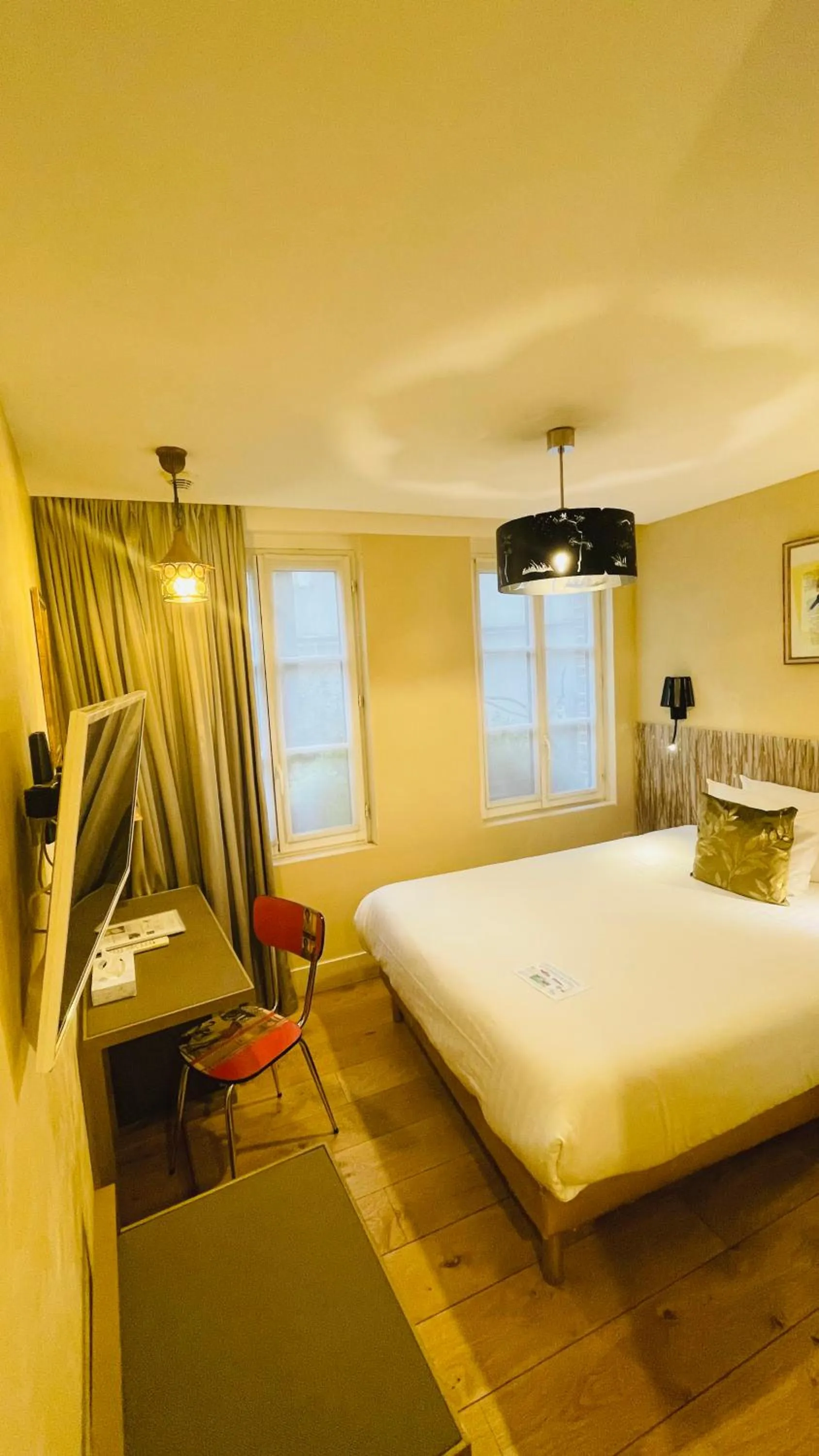 Bedroom, Bed in Le Pavillon Hotel