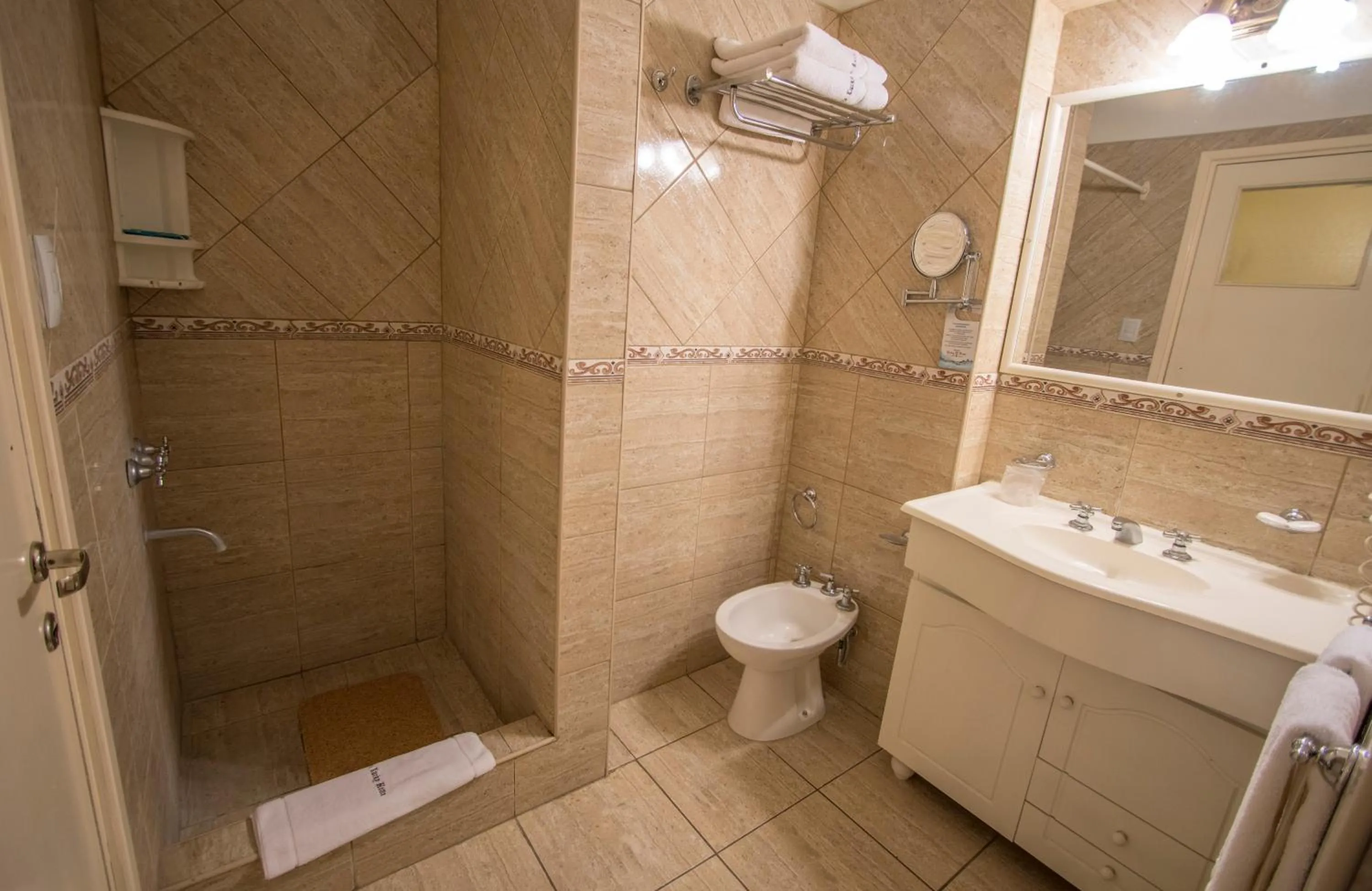 Twin Room in Hosteria Lucky Home