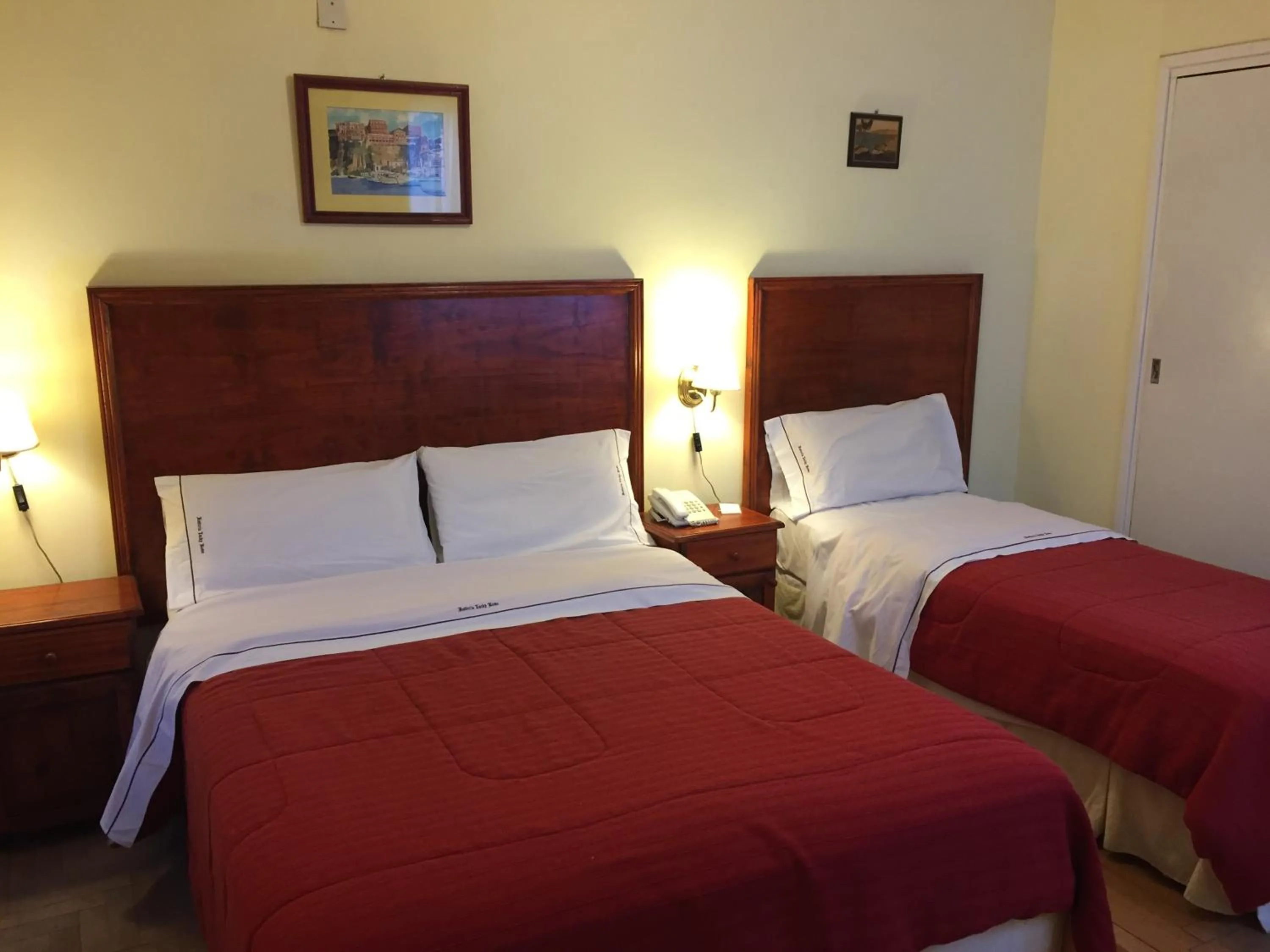 Classic Triple Room in Hosteria Lucky Home
