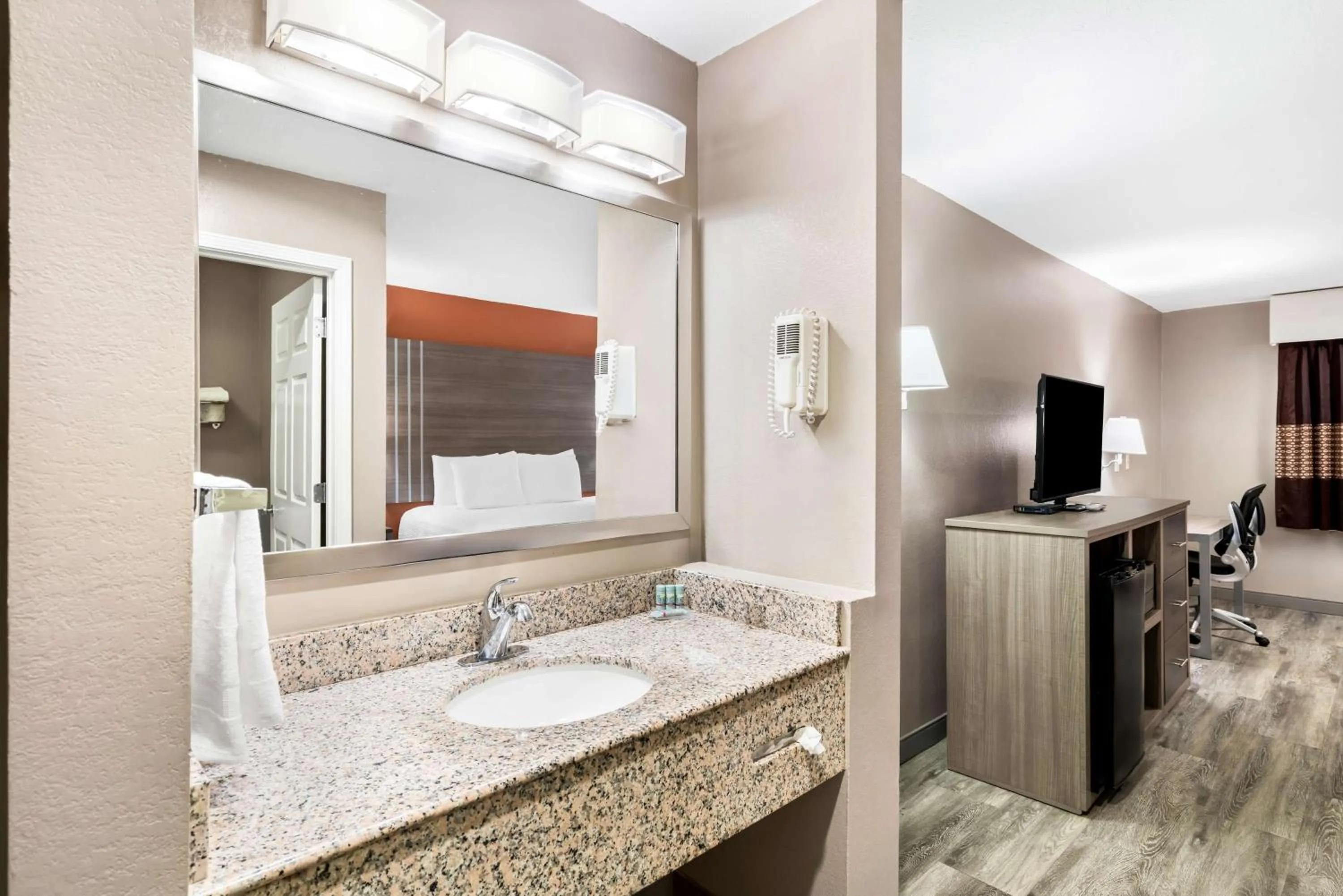 Bathroom in Best Western Gateway Inn