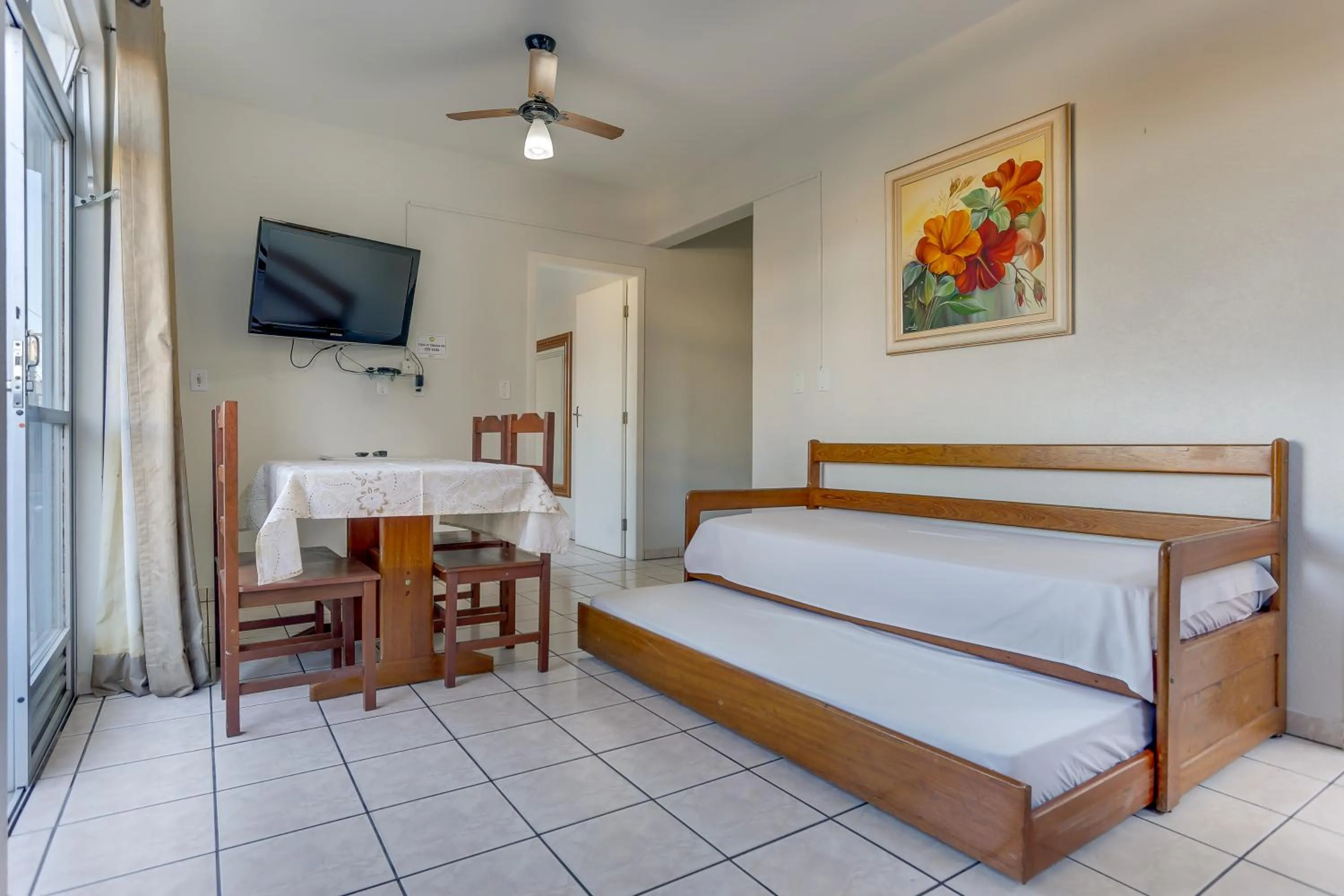 Communal lounge/ TV room, Bed in Marazul Apart Hotel