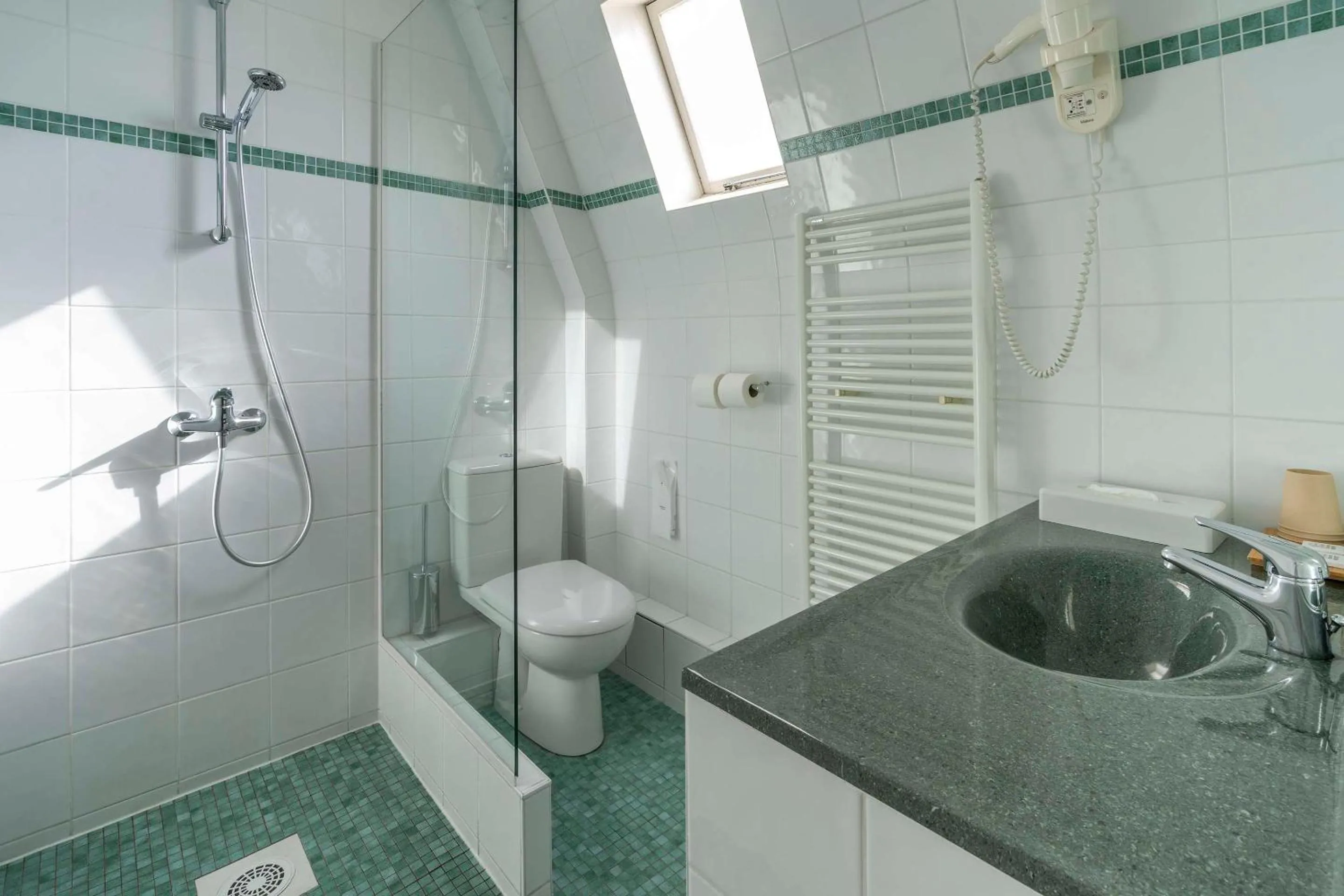 Bathroom in Best Western de Diane