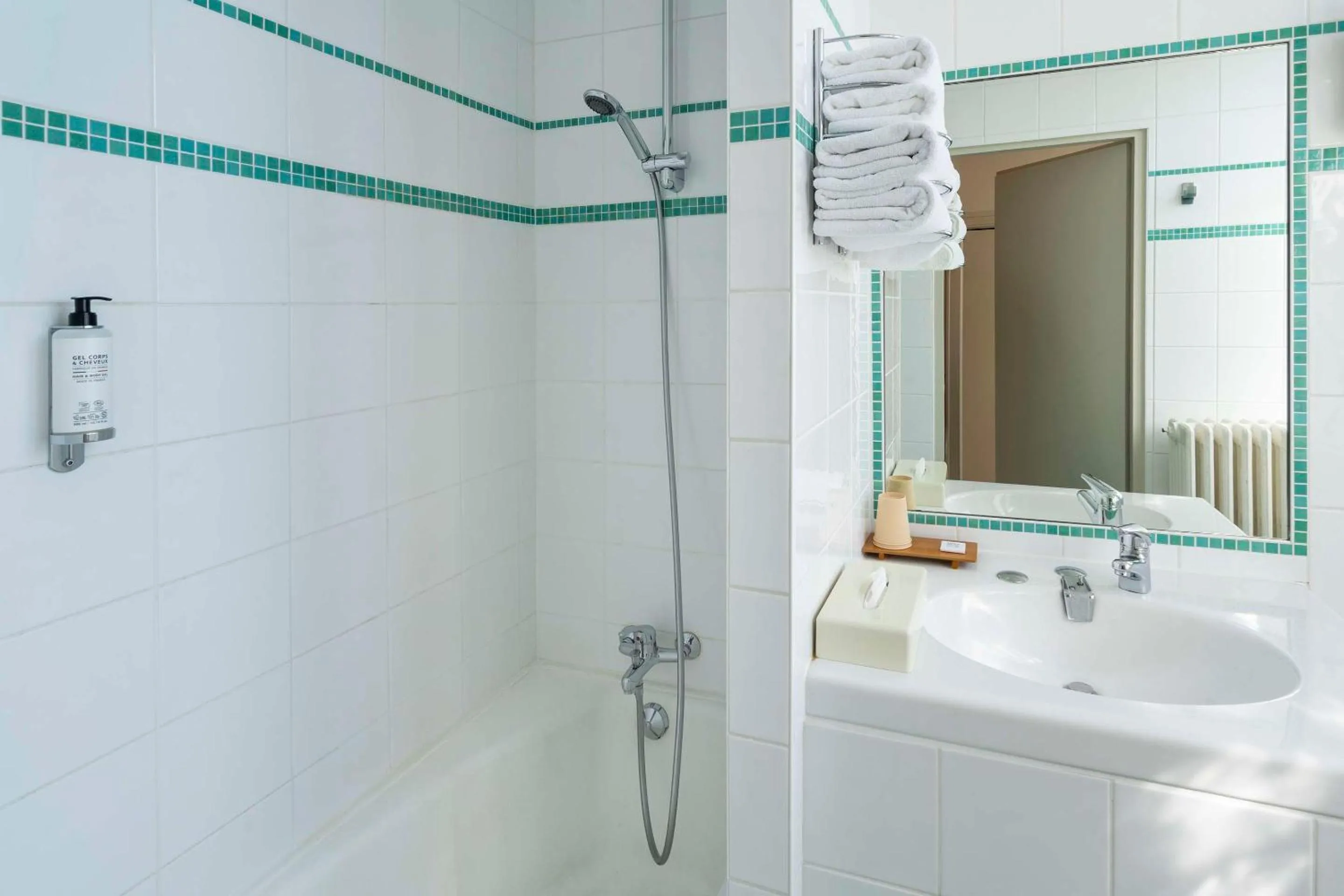 Bathroom in Best Western de Diane