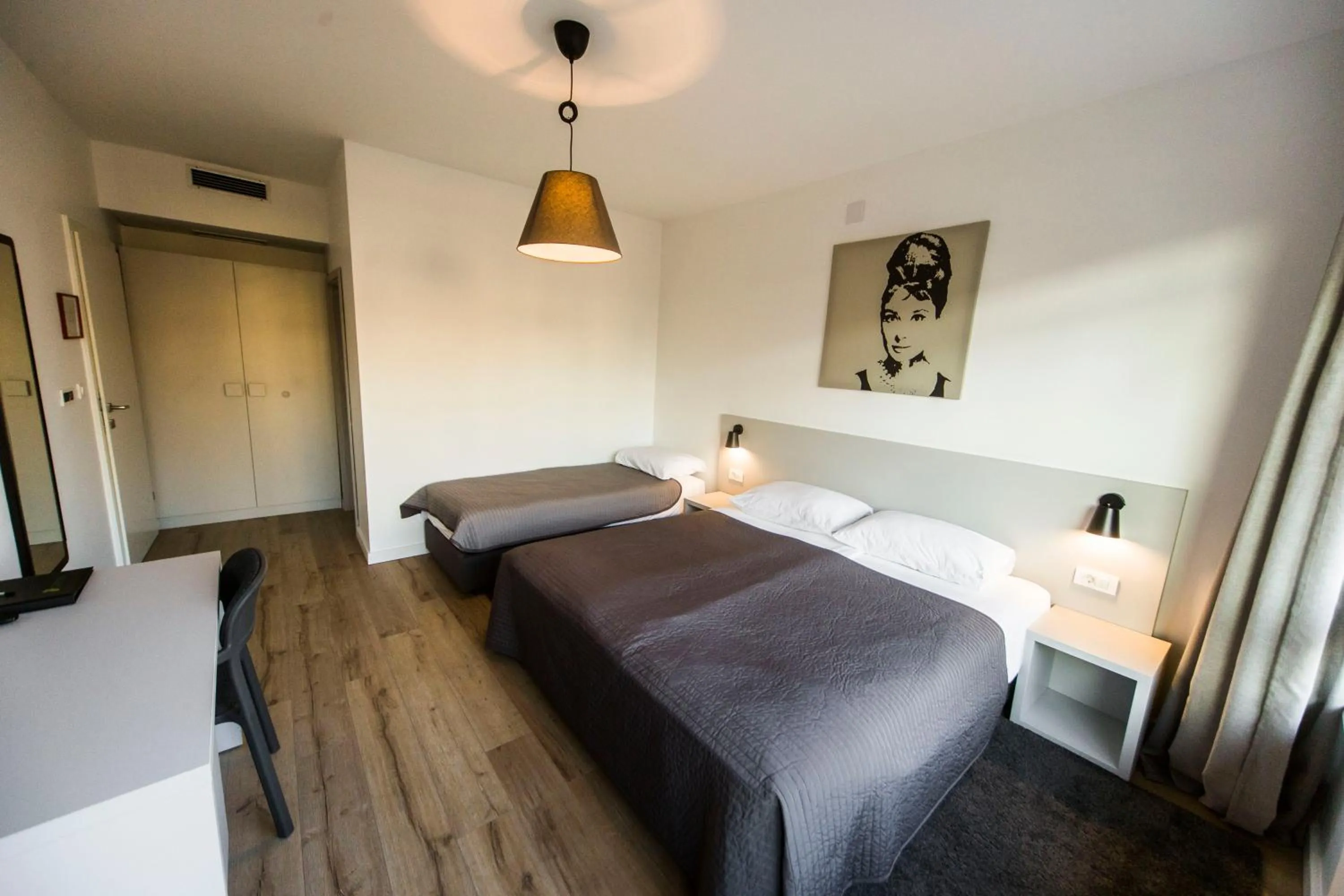 Bedroom, Bed in Garden Hotel