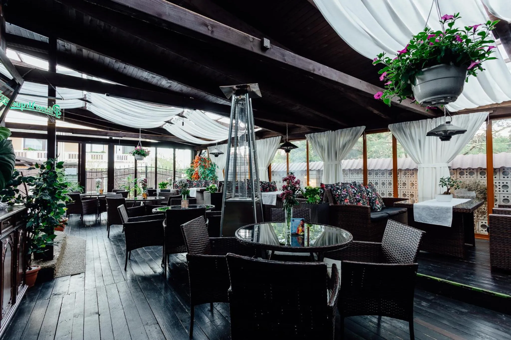 Restaurant/places to eat in Penzion Panda