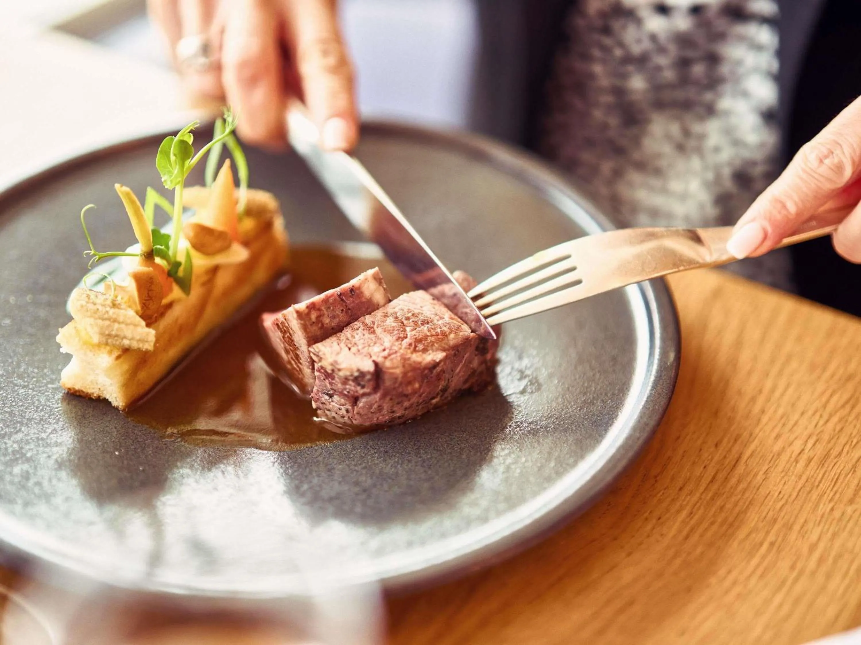 Restaurant/places to eat in Sofitel Lyon Bellecour