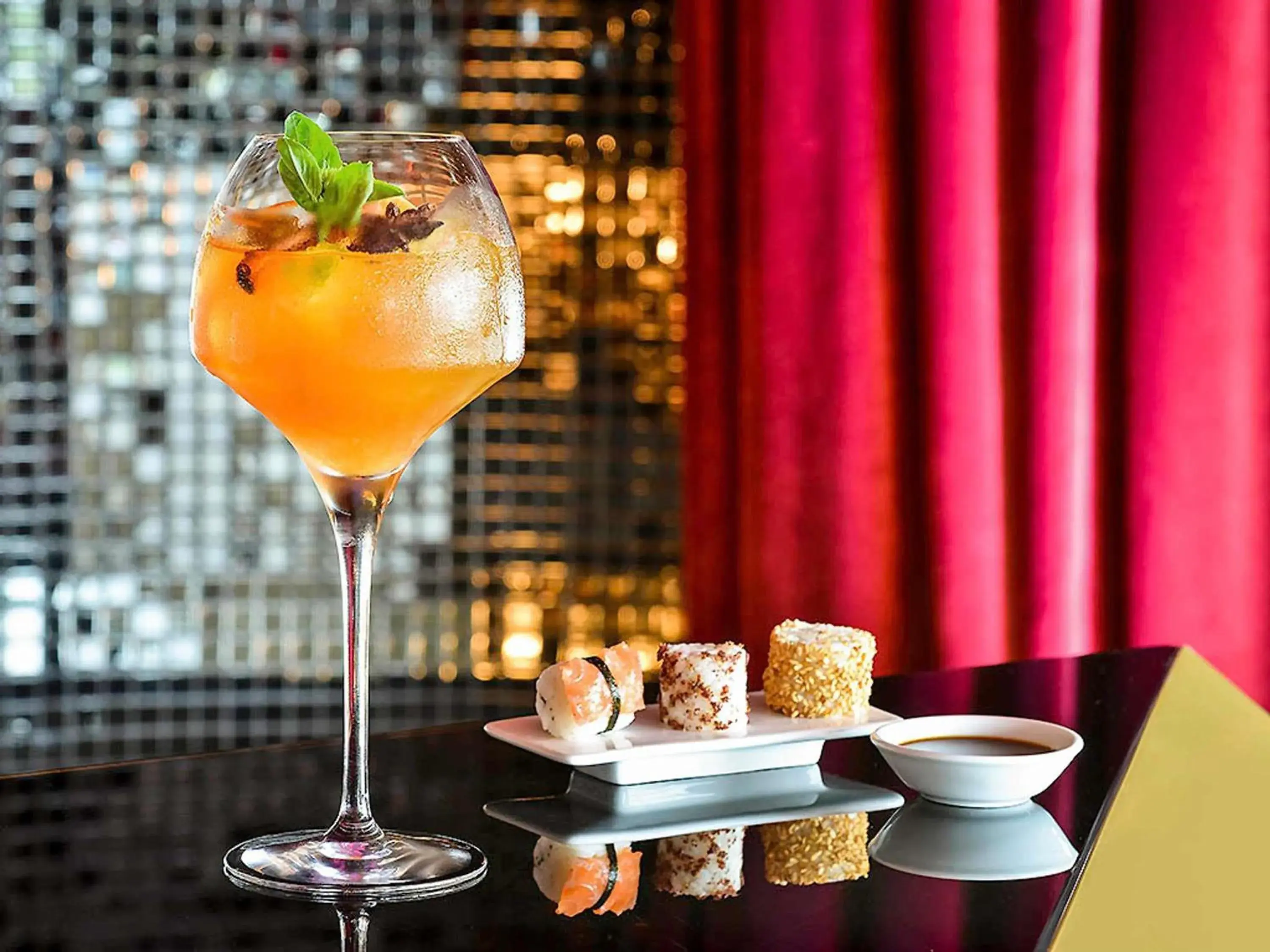 Lounge or bar in Sofitel Lyon Bellecour Lounge or bar in Sofitel Lyon Bellecour