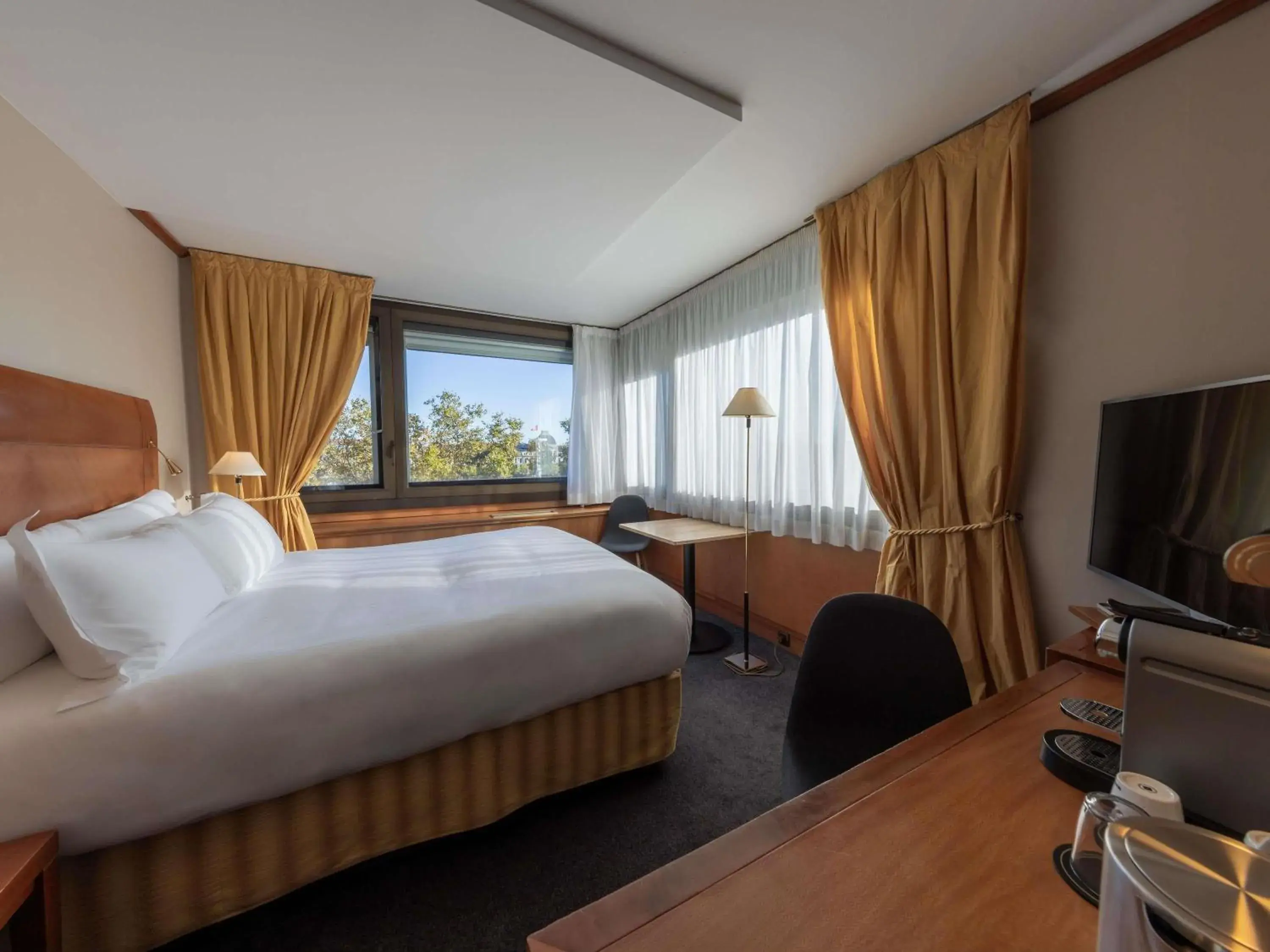 Property building, Bed in Sofitel Lyon Bellecour Property building, Bed in Sofitel Lyon Bellecour